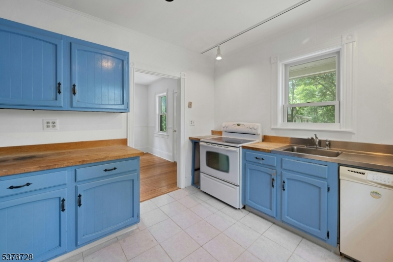 Peapack Gladstone Boro, New Jersey, 07977, United States, 4 Bedrooms Bedrooms, ,3 BathroomsBathrooms,Residential,For Sale,1990359