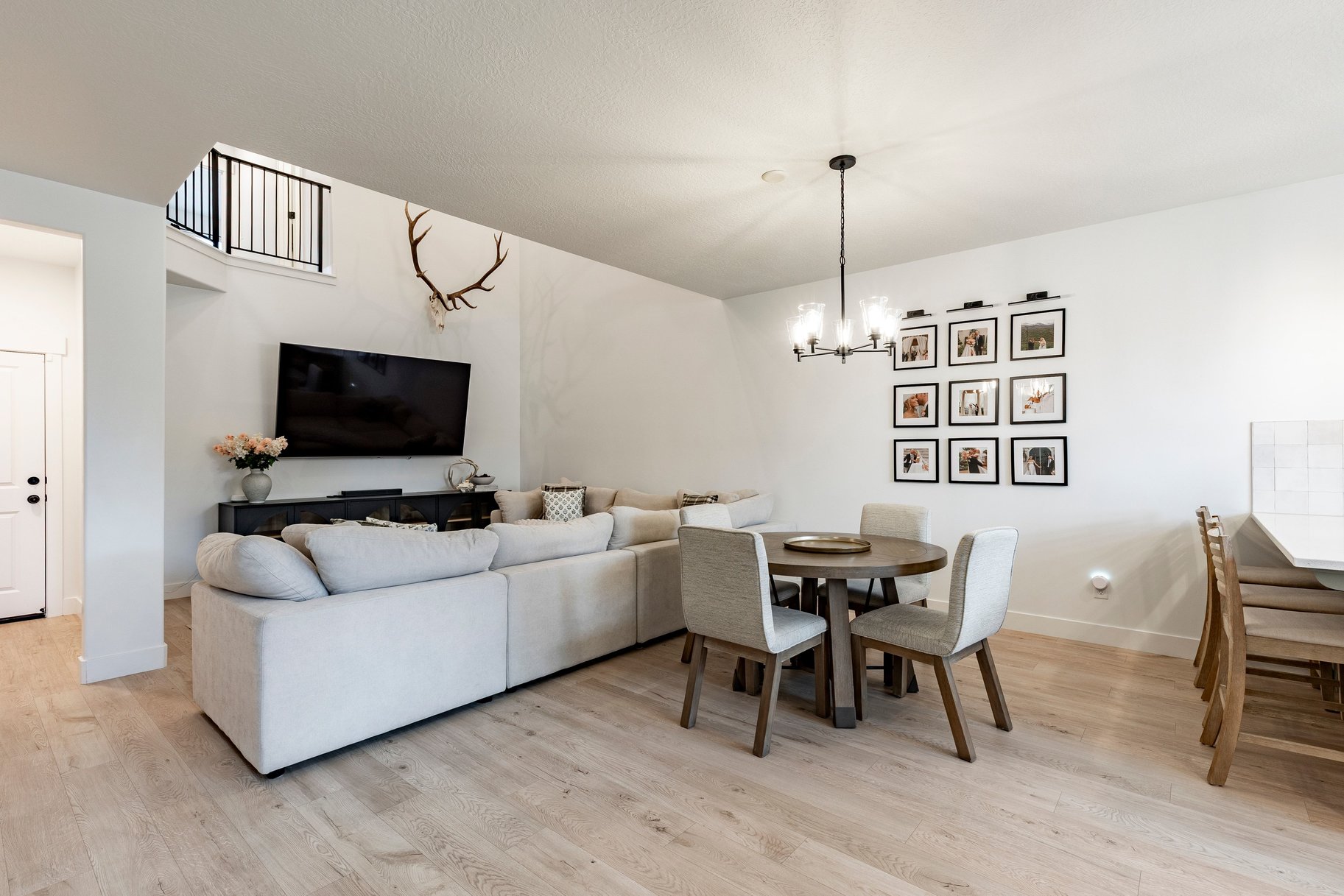  Beautifully Upgraded Townhome - 物件實景