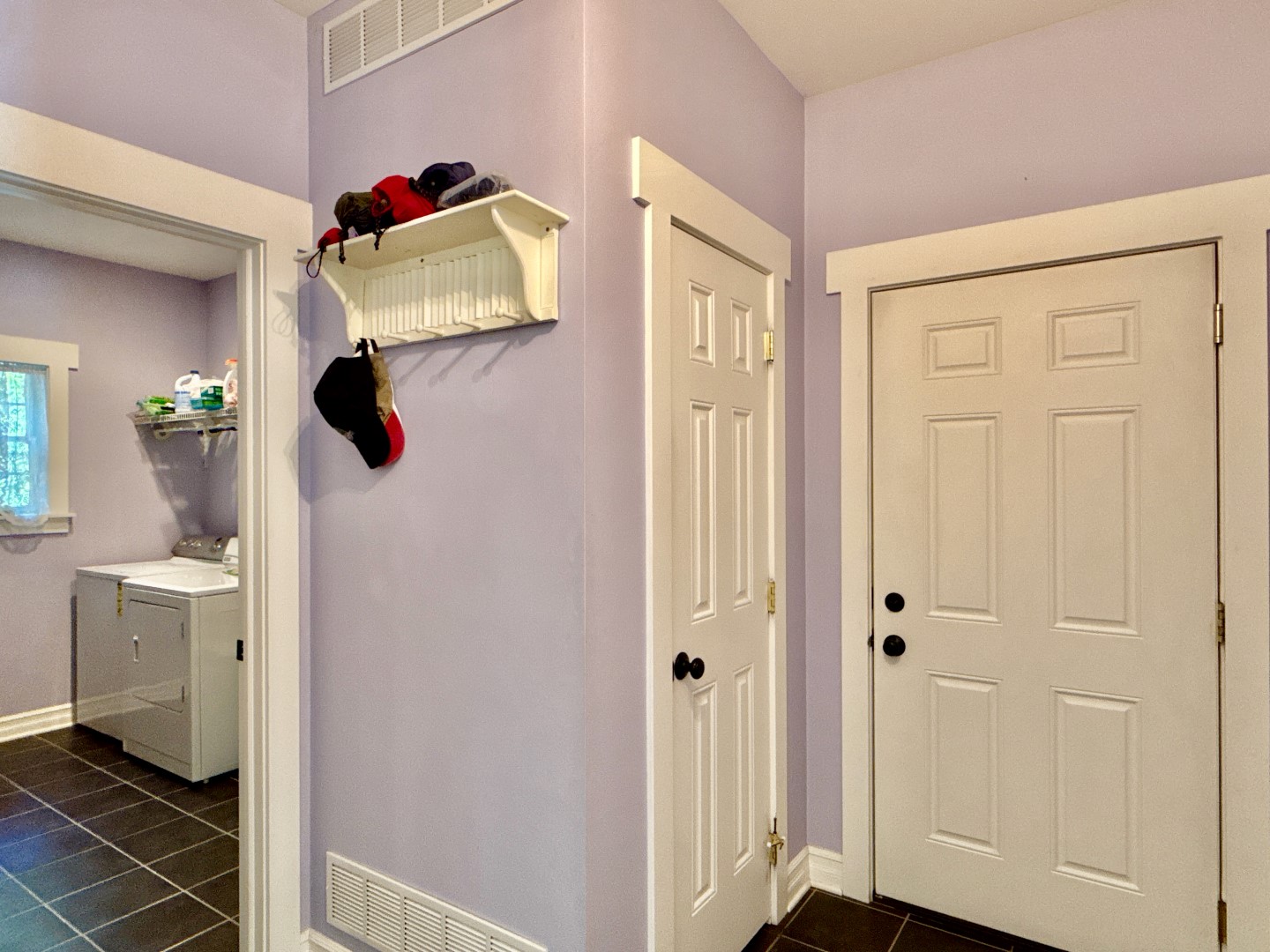 Hawley, Pennsylvania, 18428, United States, 3 Bedrooms Bedrooms, ,4 BathroomsBathrooms,Residential,For Sale,1846687