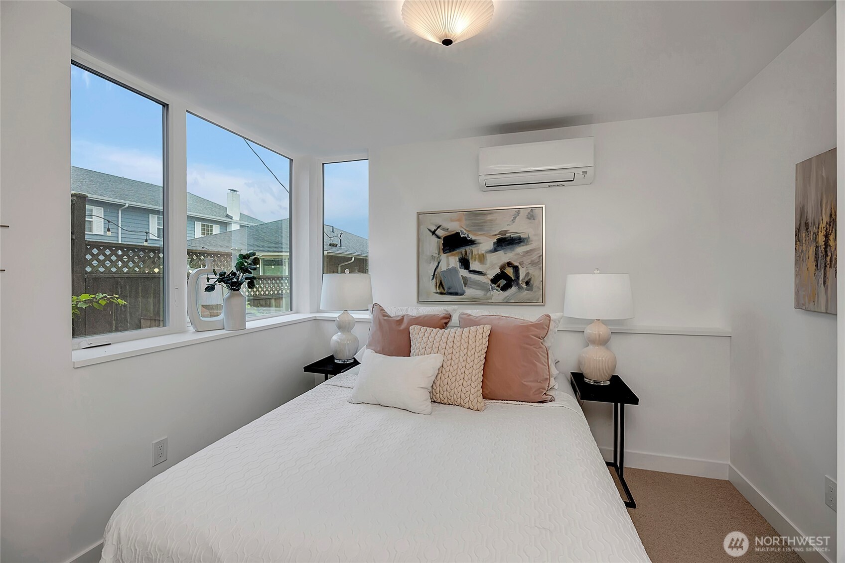 Seattle, Washington, 98199, United States, 2 Bedrooms Bedrooms, ,1 BathroomBathrooms,Residential,For Sale,1950850