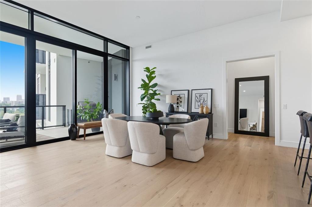 Atlanta, Georgia, 30305, United States, 2 Bedrooms Bedrooms, ,3 BathroomsBathrooms,Residential,For Sale,1979191