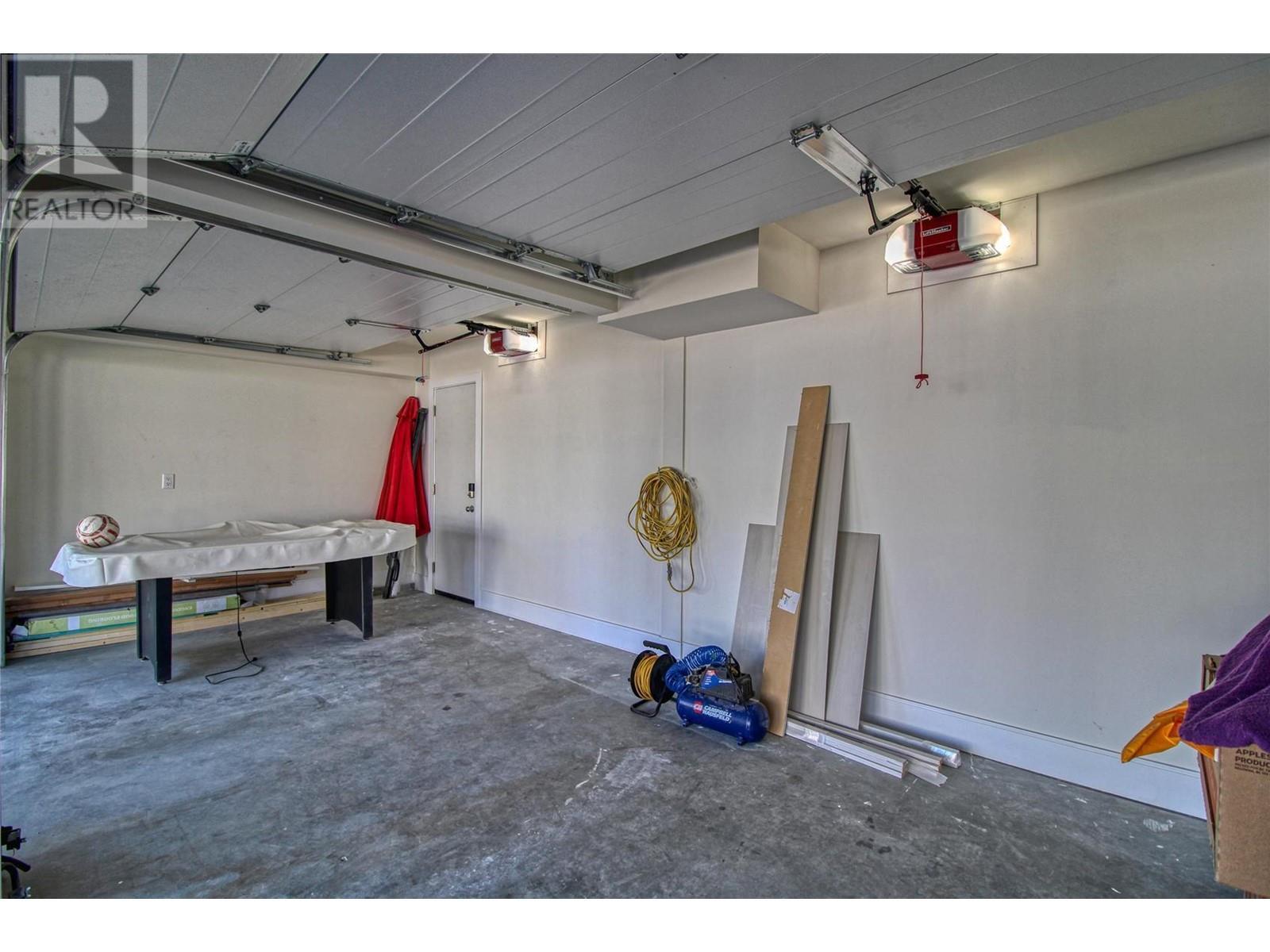 KELOWNA, British Columbia, V1Z 3R8, CA, 3 Bedrooms Bedrooms, ,3 BathroomsBathrooms,Residential,For Sale,1951197