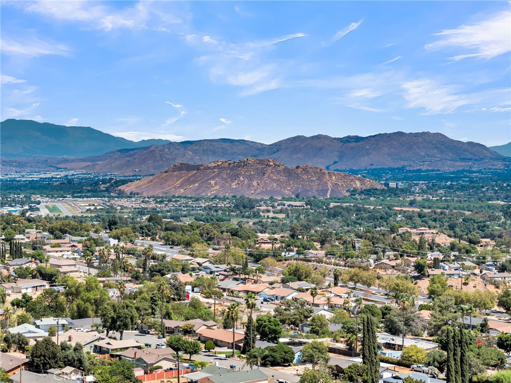 Jurupa Valley, California, 92509, United States, 3 Bedrooms Bedrooms, ,2 BathroomsBathrooms,Residential,For Sale,1939964