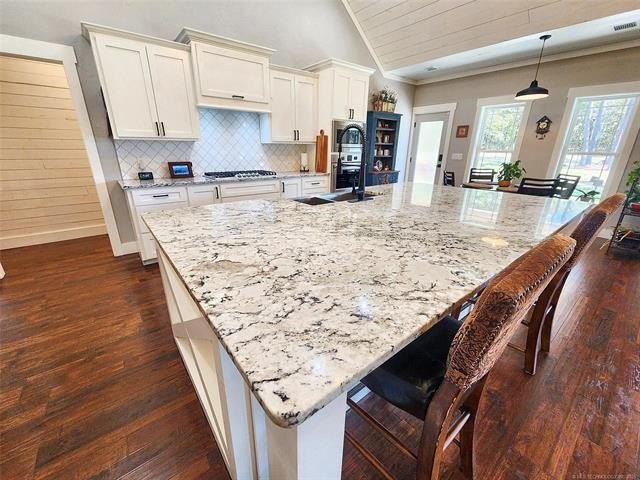 Tahlequah, Oklahoma, 74464, United States, 4 Bedrooms Bedrooms, ,4 BathroomsBathrooms,Residential,For Sale,1984008