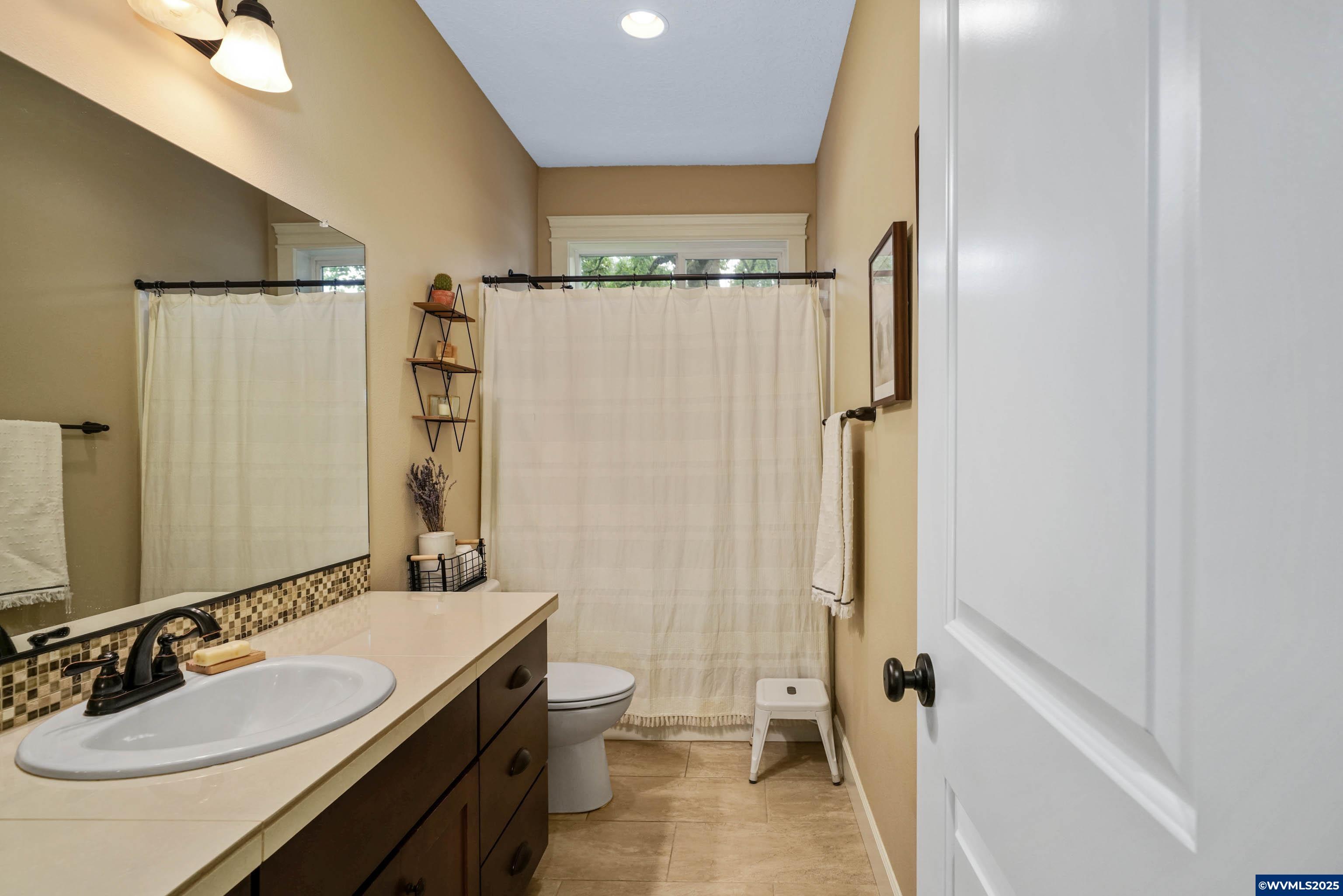 Stayton, Oregon, 97383, United States, 4 Bedrooms Bedrooms, ,2 BathroomsBathrooms,Residential,For Sale,1933214