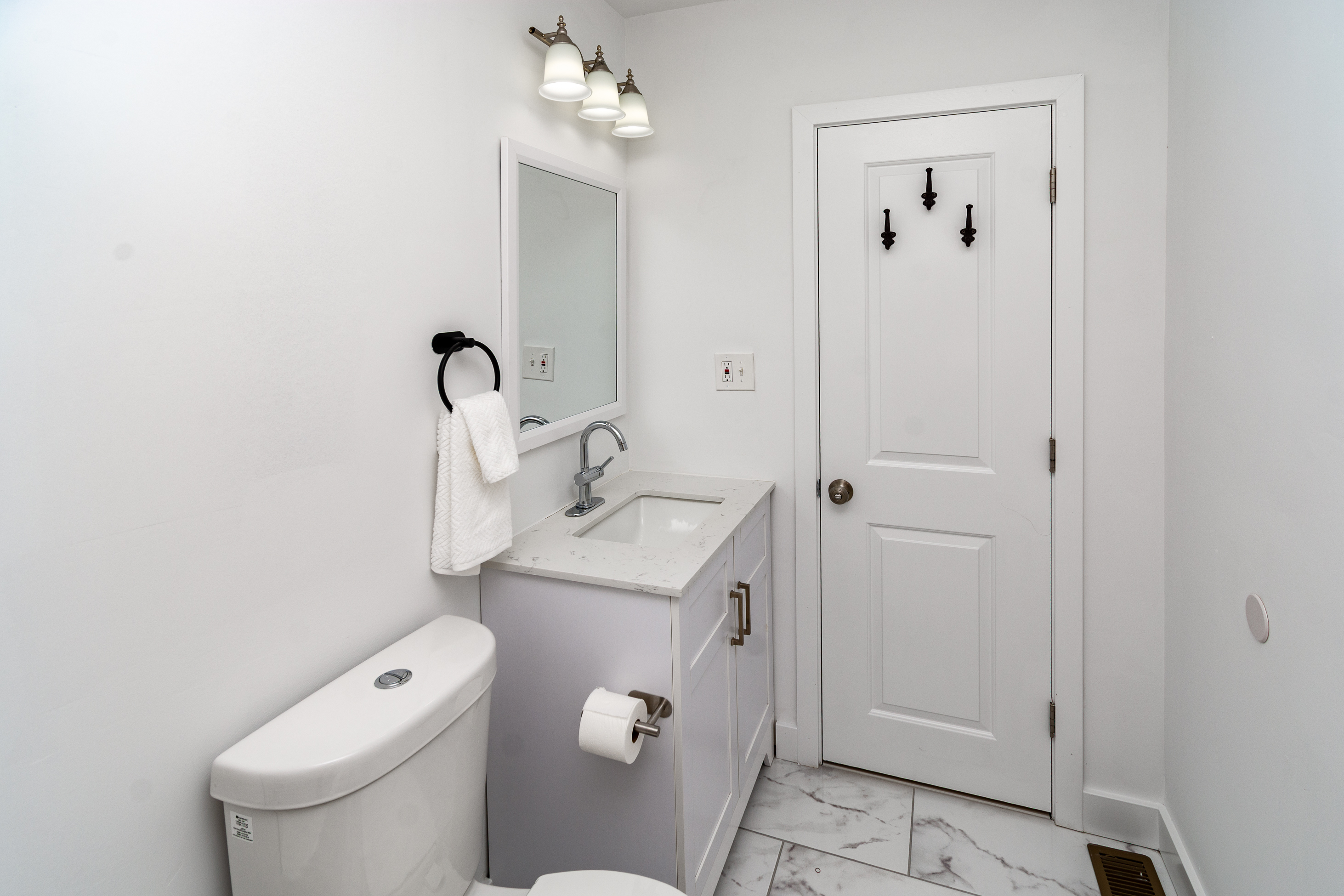  Stylish Three-Bedroom Townhome Near Shops, Dining and SEPTA - 物件實景