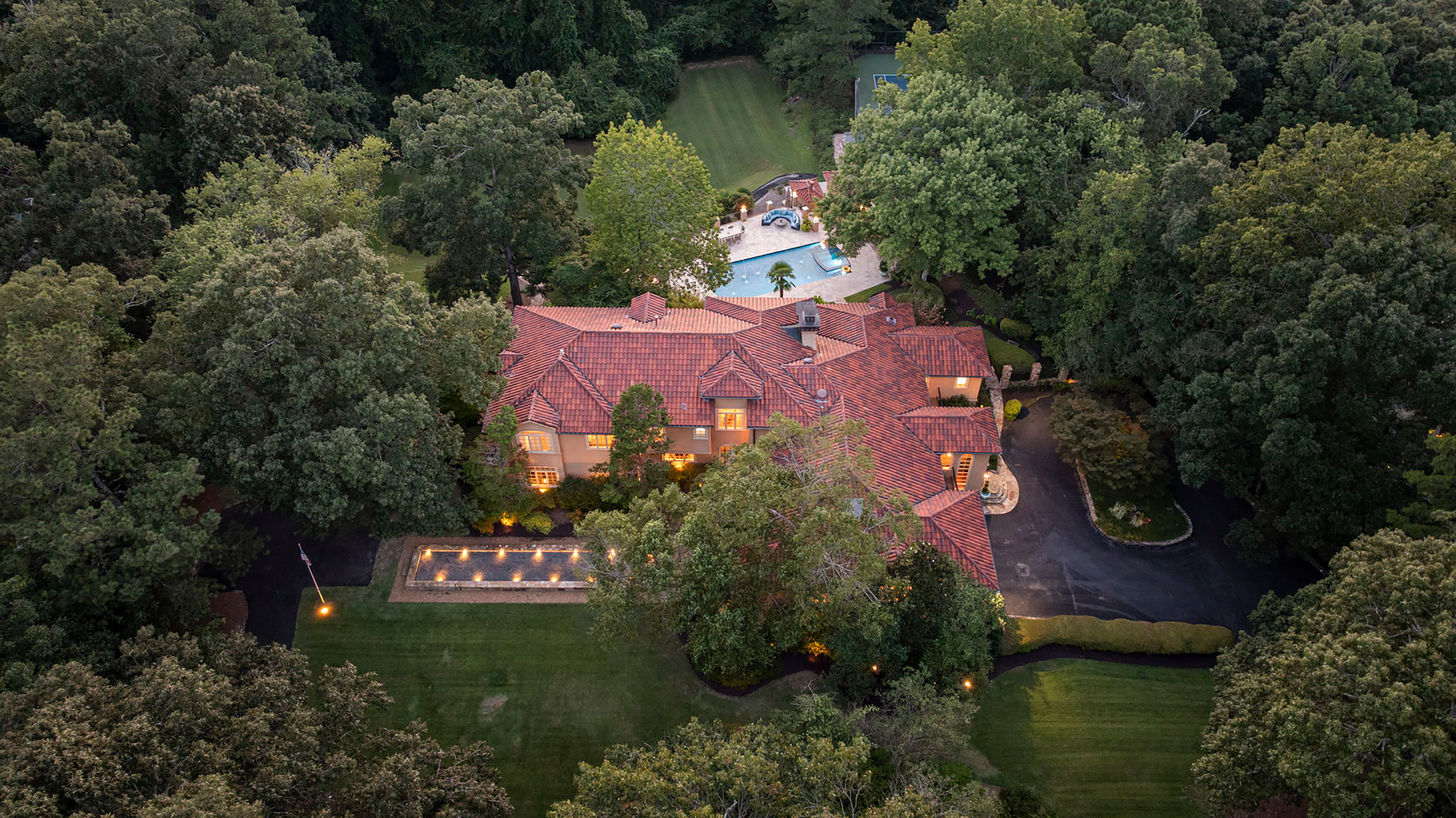  Remarkable Spanish-style Estate on 3.8+/- Private Acres - 物件實景