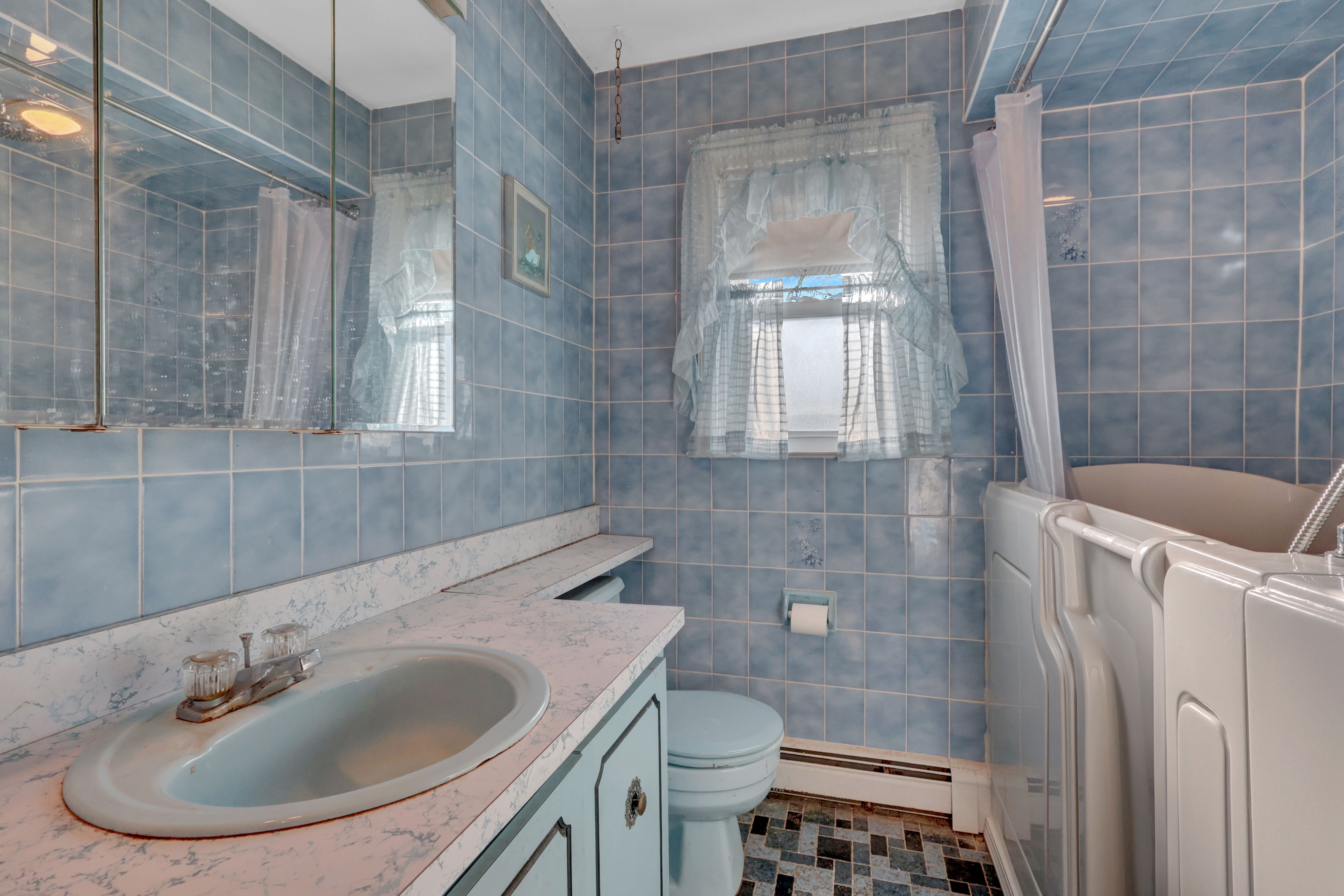 West Babylon, New York, 11704, United States, 4 Bedrooms Bedrooms, ,2 BathroomsBathrooms,Residential,For Sale,2010725