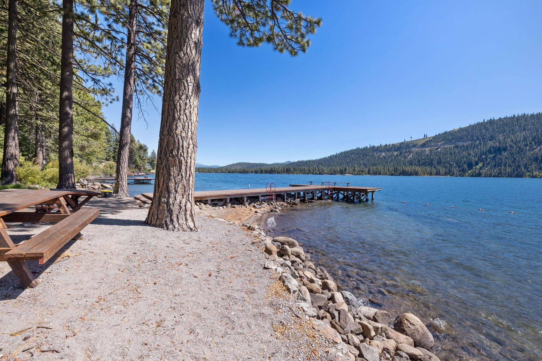  Rare Donner Tract home with private beach and pier access. - 物件實景
