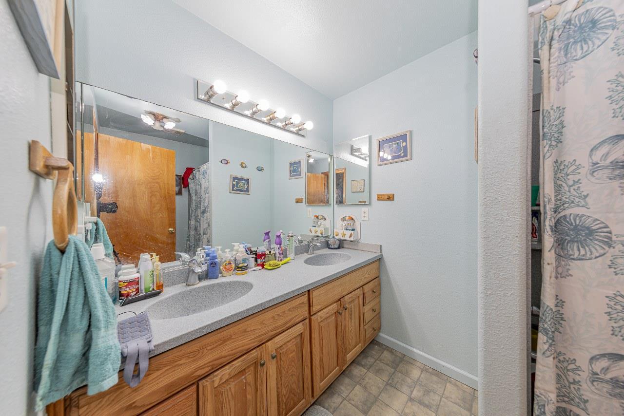 Raymond, California, 93653, United States, 4 Bedrooms Bedrooms, ,3 BathroomsBathrooms,Residential,For Sale,1976081