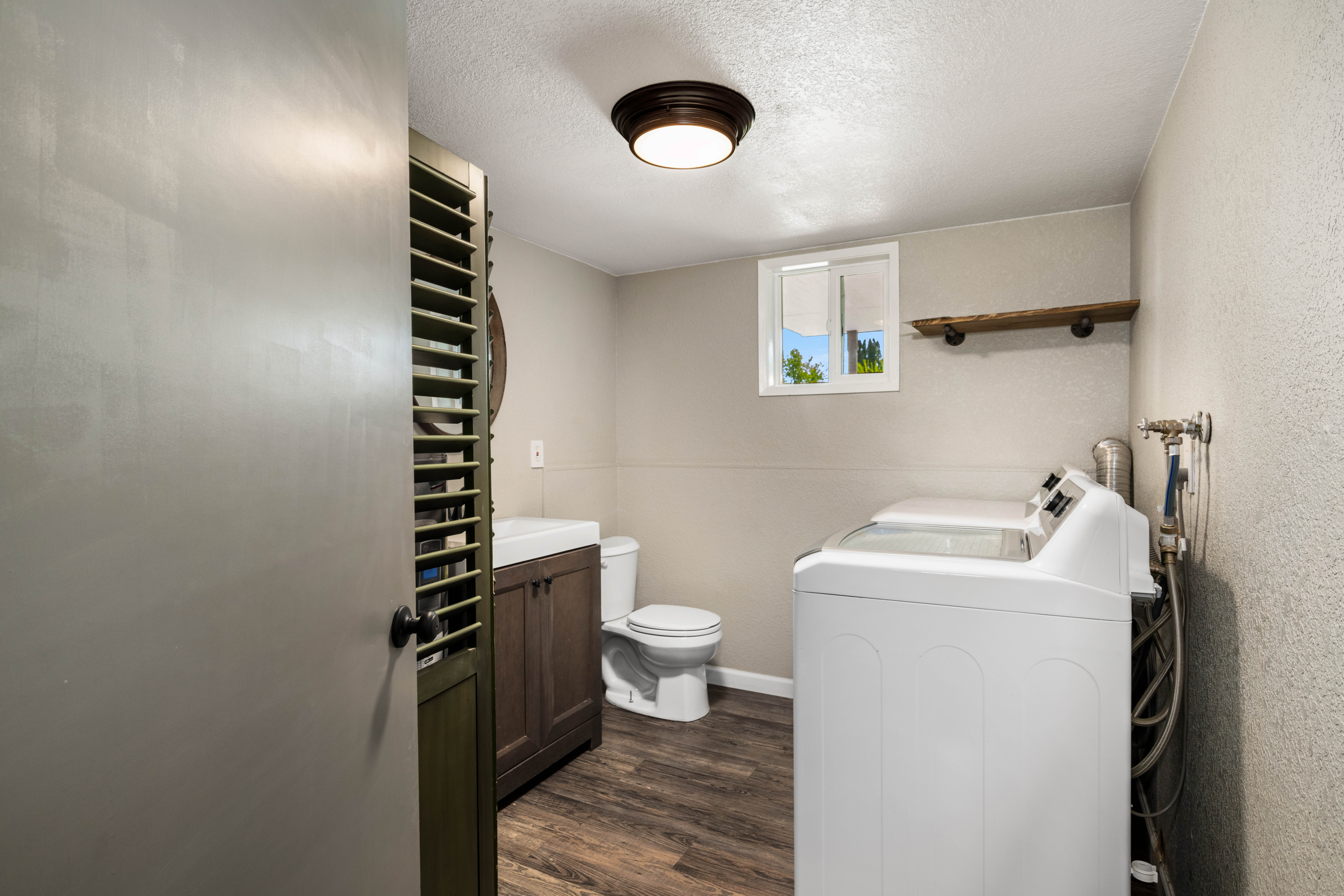  Beautifully Maintained Tri-Level Home - 物件實景