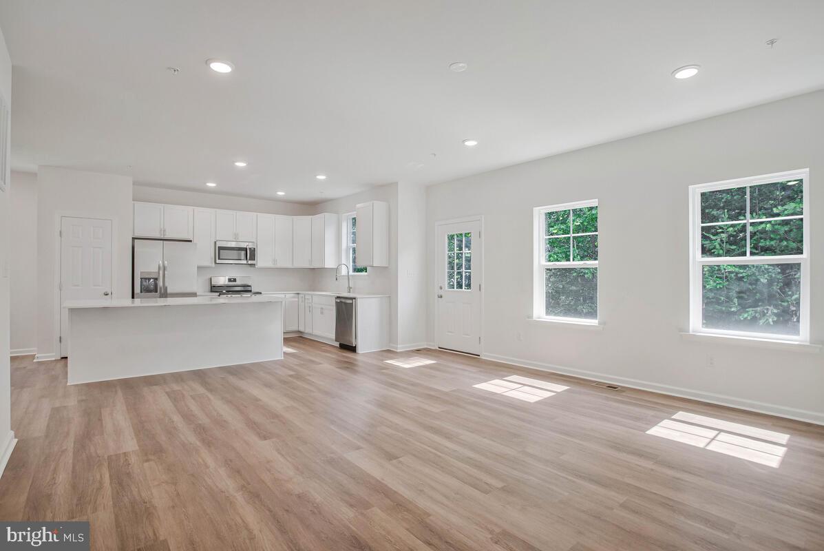 Annapolis, Maryland, 21403, United States, 4 Bedrooms Bedrooms, ,3 BathroomsBathrooms,Residential,For Sale,1877456