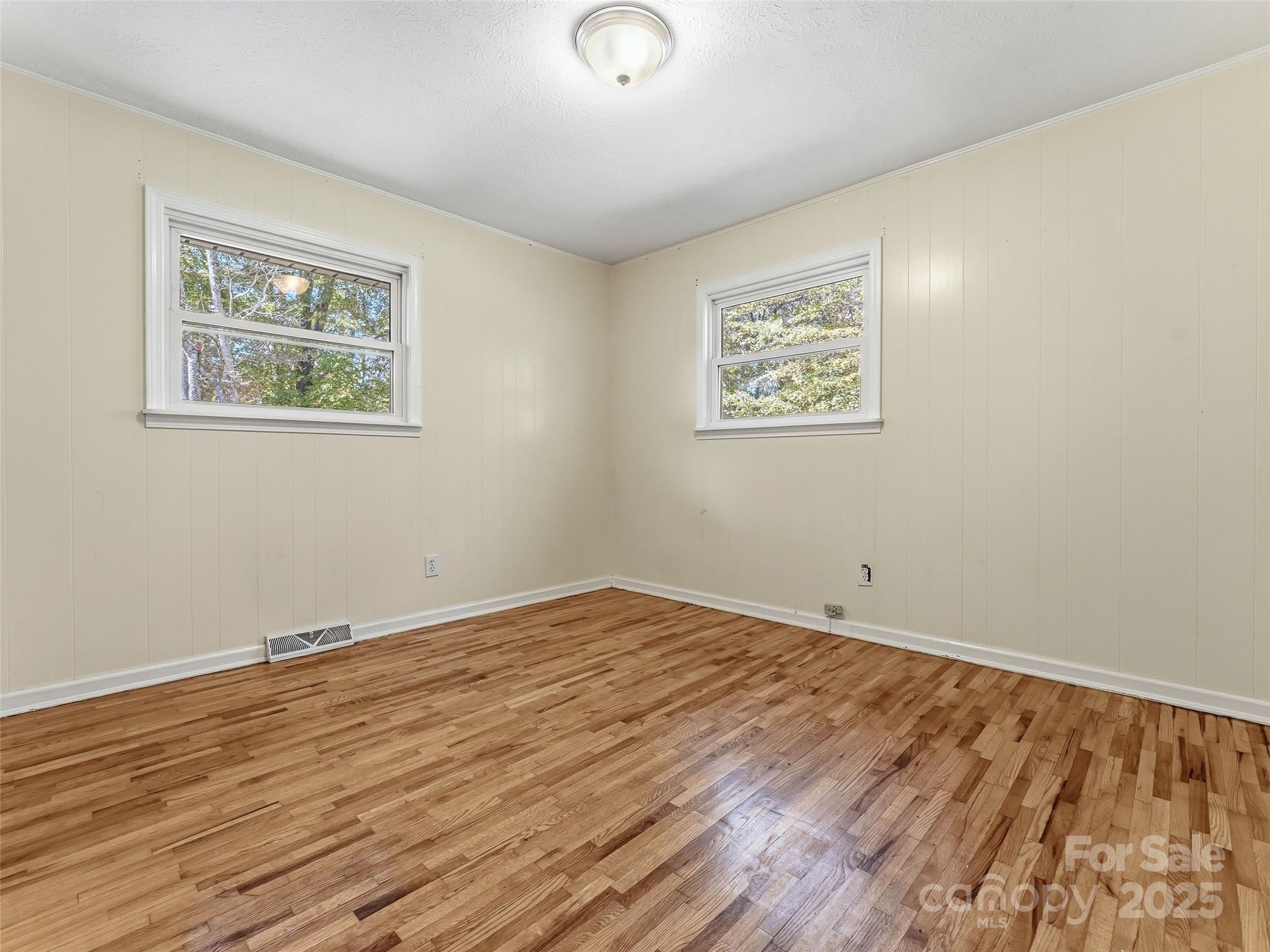 Candler, North Carolina, 28715, United States, 4 Bedrooms Bedrooms, ,3 BathroomsBathrooms,Residential,For Sale,1983385