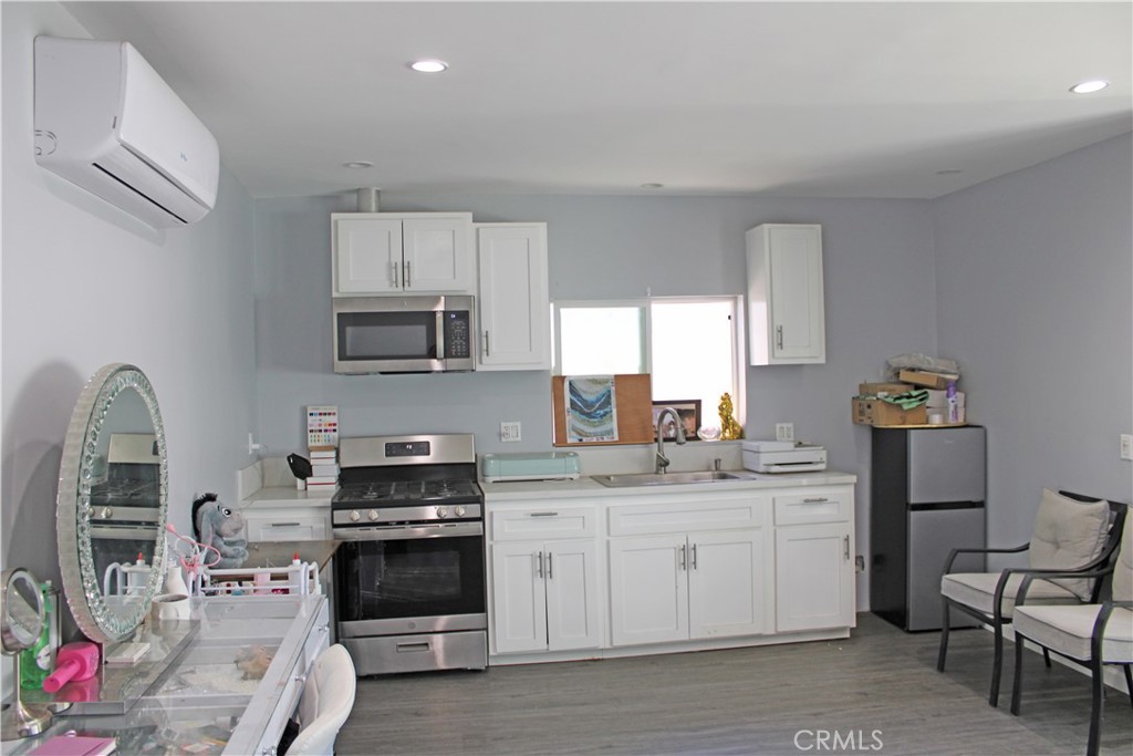 North Hills, California, 91343, United States, 4 Bedrooms Bedrooms, ,3 BathroomsBathrooms,Residential,For Sale,1990989