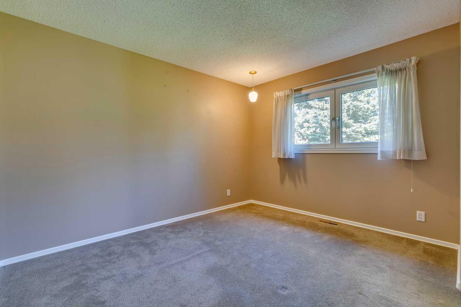 CALGARY, Alberta, T3B 2W3, CA, 7 Bedrooms Bedrooms, ,4 BathroomsBathrooms,Residential,For Sale,1988162