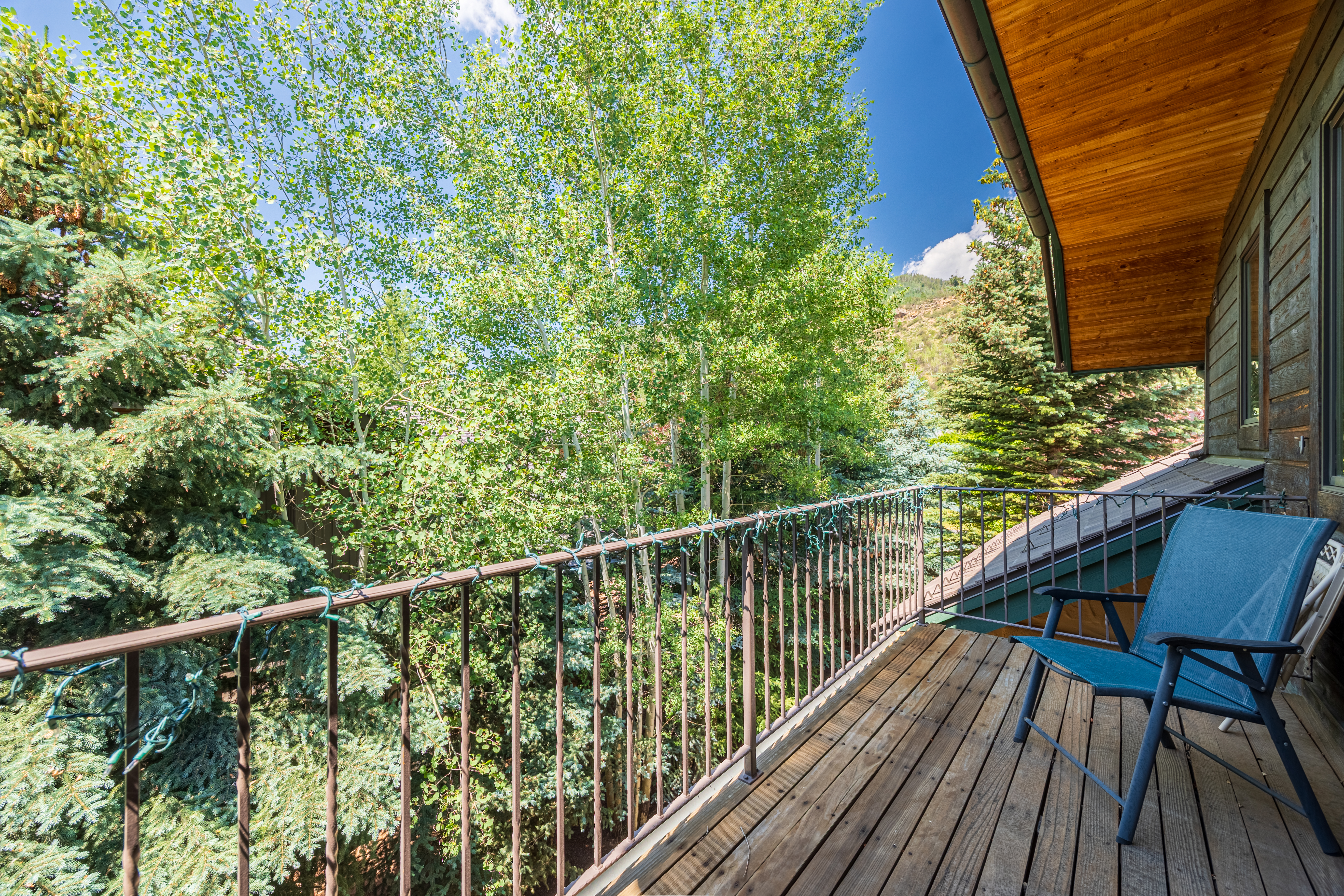  Custom-built, Single-family Home in the Exclusive Grand Traverse Neighborhood - 物件實景