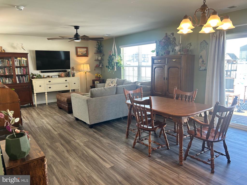 Berryville, Virginia, 22611, United States, 4 Bedrooms Bedrooms, ,3 BathroomsBathrooms,Residential,For Sale,2015067