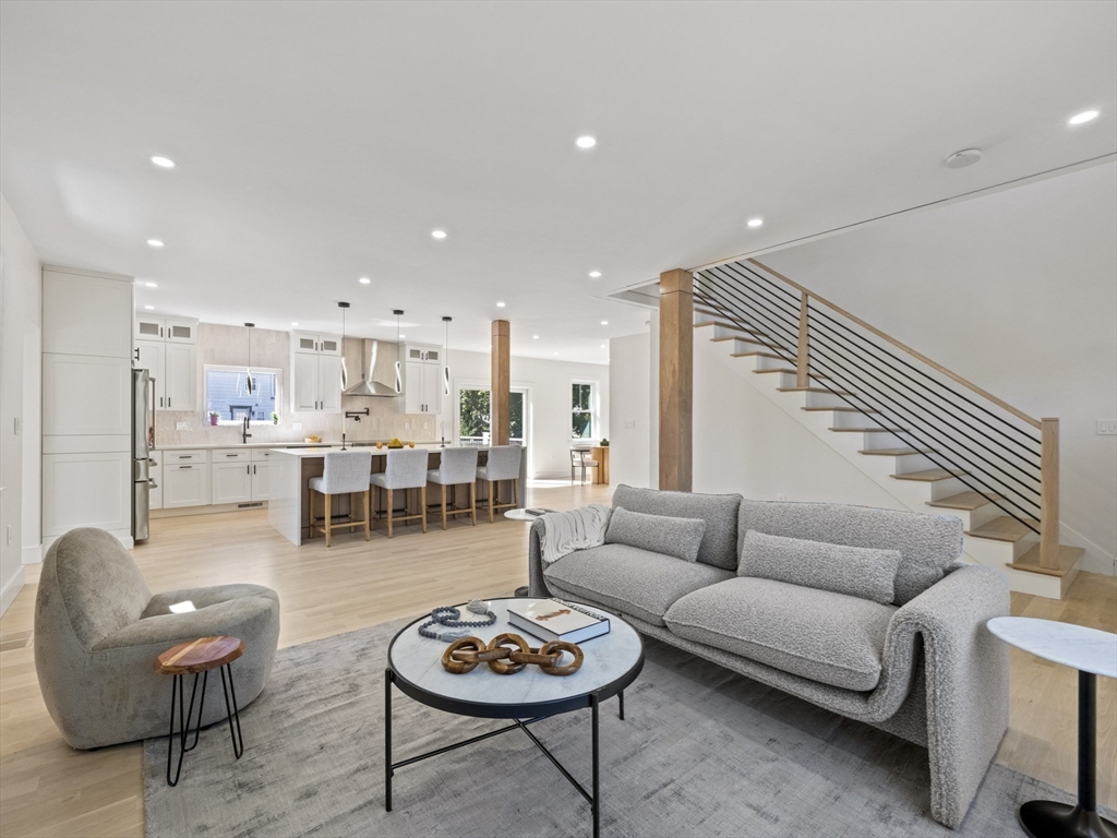 Wakefield, Massachusetts, 01880, United States, 4 Bedrooms Bedrooms, ,5 BathroomsBathrooms,Residential,For Sale,1938527