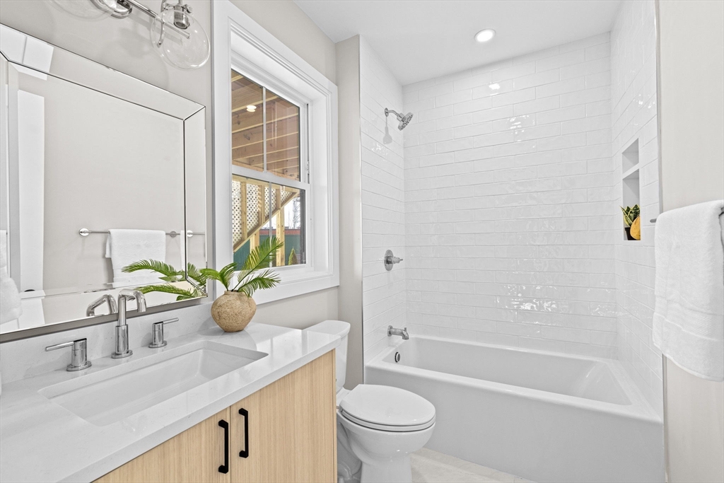 Boston, Massachusetts, 02132, United States, 3 Bedrooms Bedrooms, ,2 BathroomsBathrooms,Residential,For Sale,1991771