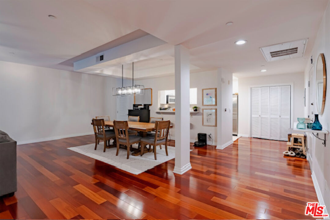 Los Angeles, California, 90019, United States, 2 Bedrooms Bedrooms, ,2 BathroomsBathrooms,Residential,For Sale,1998482