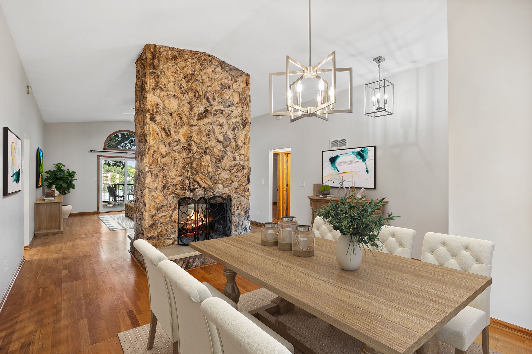  Exceptional Crystal Lake Retreat with Expansive Lakefront Living - 物件實景
