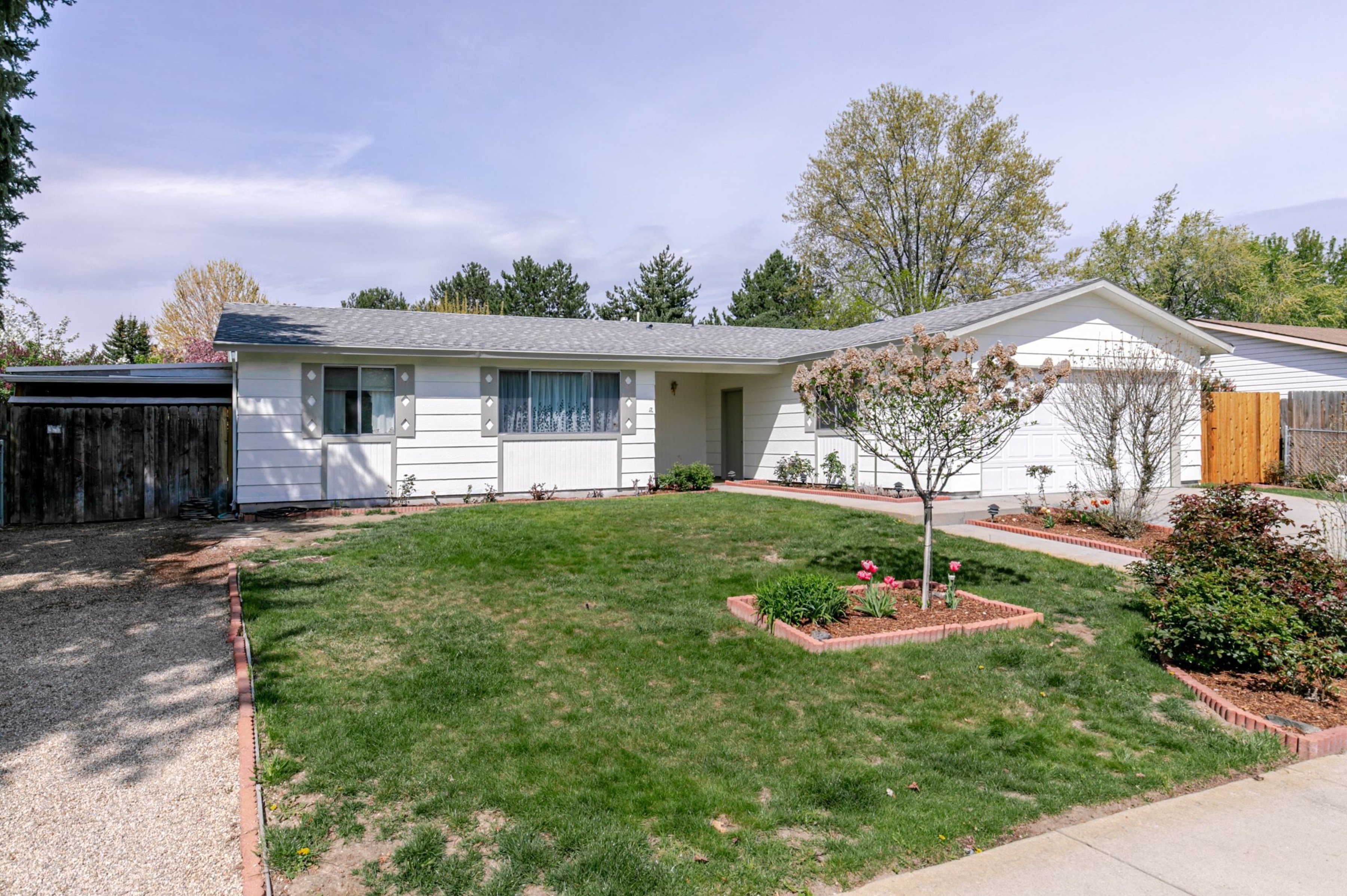  Parklike Yard With 3 Bedroom 2 Bath Home - 物件實景