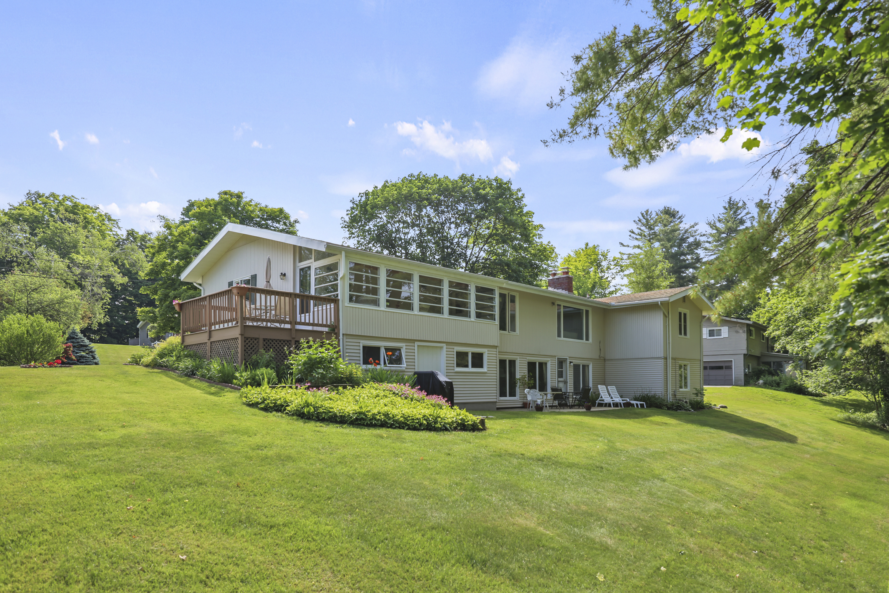  Immaculate 4 Bed Ranch with 3-Season Porch near Lake Onota - 物件實景