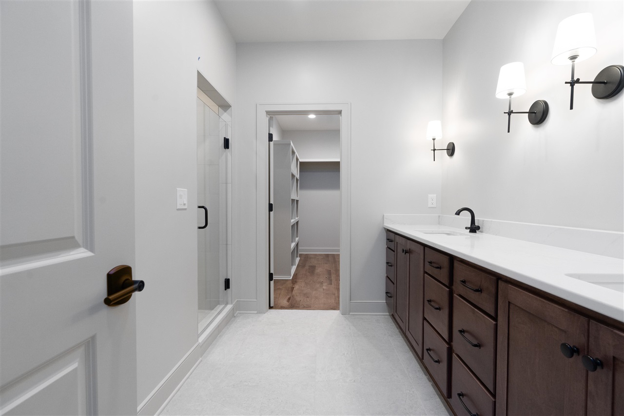 Bowling Green, Kentucky, 42103, United States, 3 Bedrooms Bedrooms, ,4 BathroomsBathrooms,Residential,For Sale,1941670