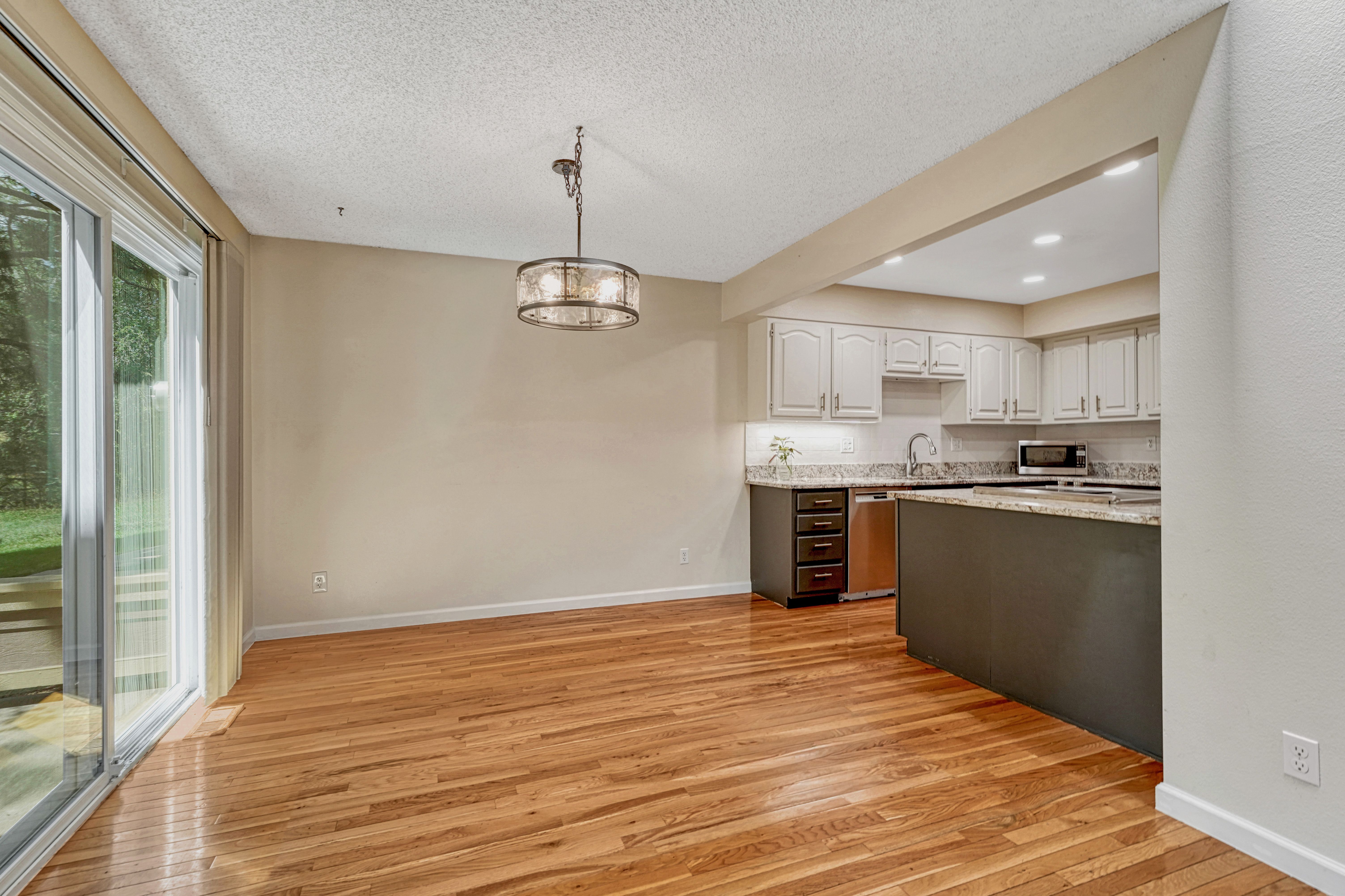 Rockrimmon Townhome with Trail Access & Private Patio - 物件實景