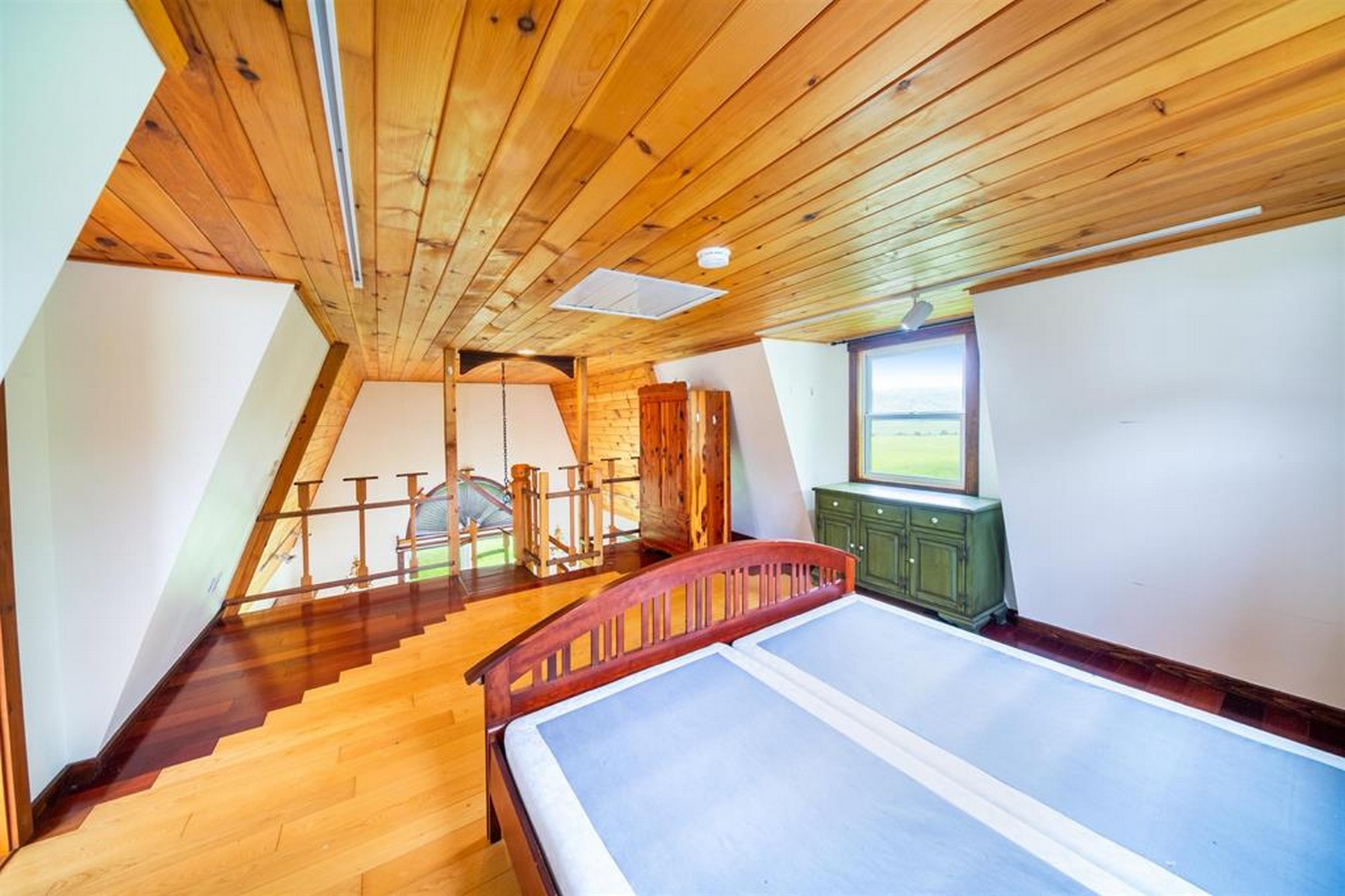  957 Pleasant Valley Road - 物件實景
