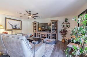 Lancaster, California, 93536, United States, 3 Bedrooms Bedrooms, ,2 BathroomsBathrooms,Residential,For Sale,1940443