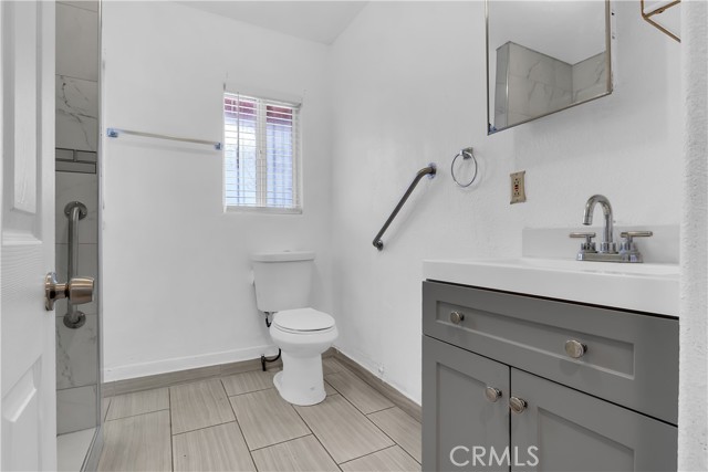 Los Angeles, California, 90062, United States, 5 Bedrooms Bedrooms, ,Residential,For Sale,1975907