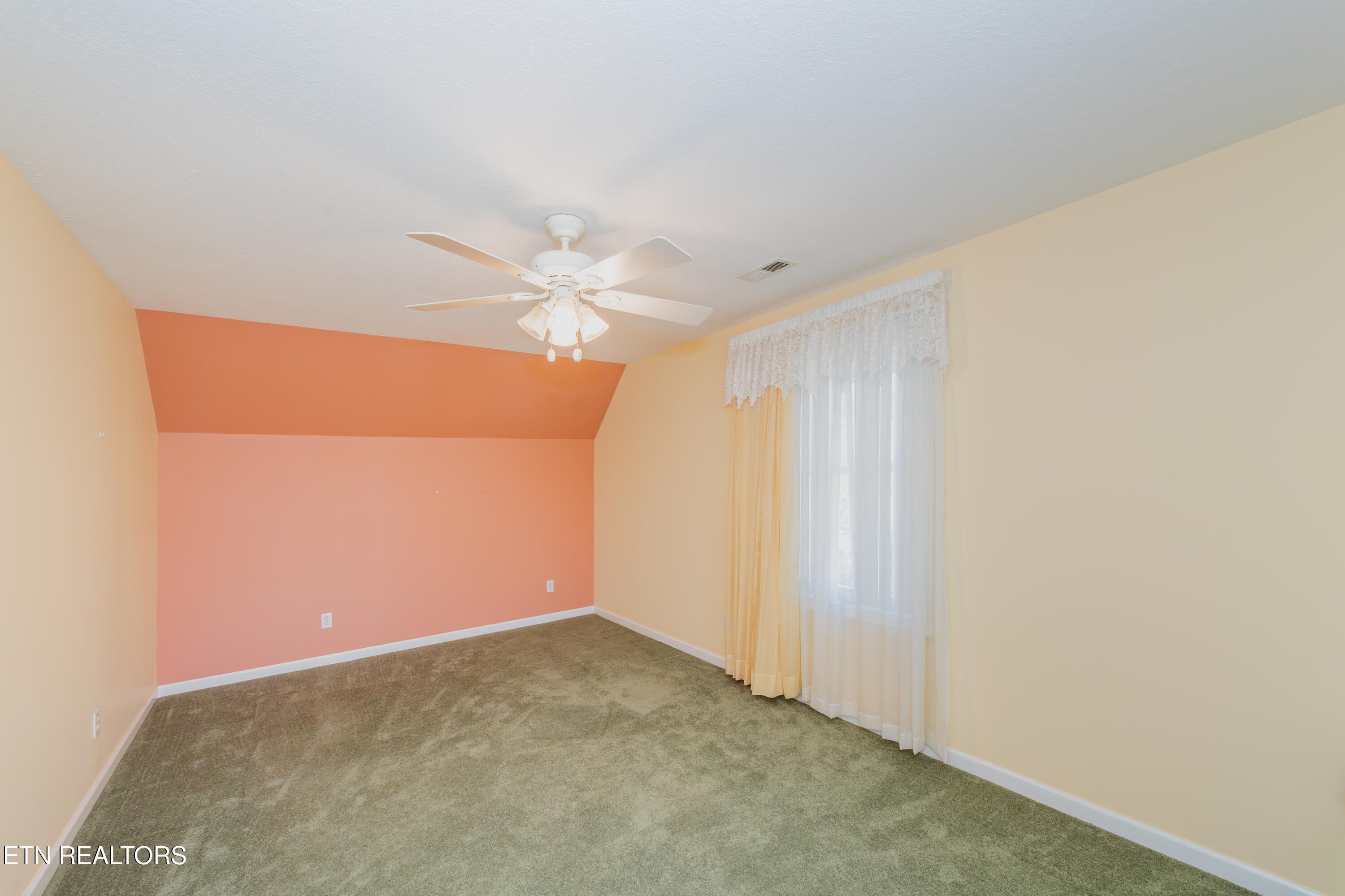 Harriman, Tennessee, 37748, United States, 3 Bedrooms Bedrooms, ,4 BathroomsBathrooms,Residential,For Sale,1995991