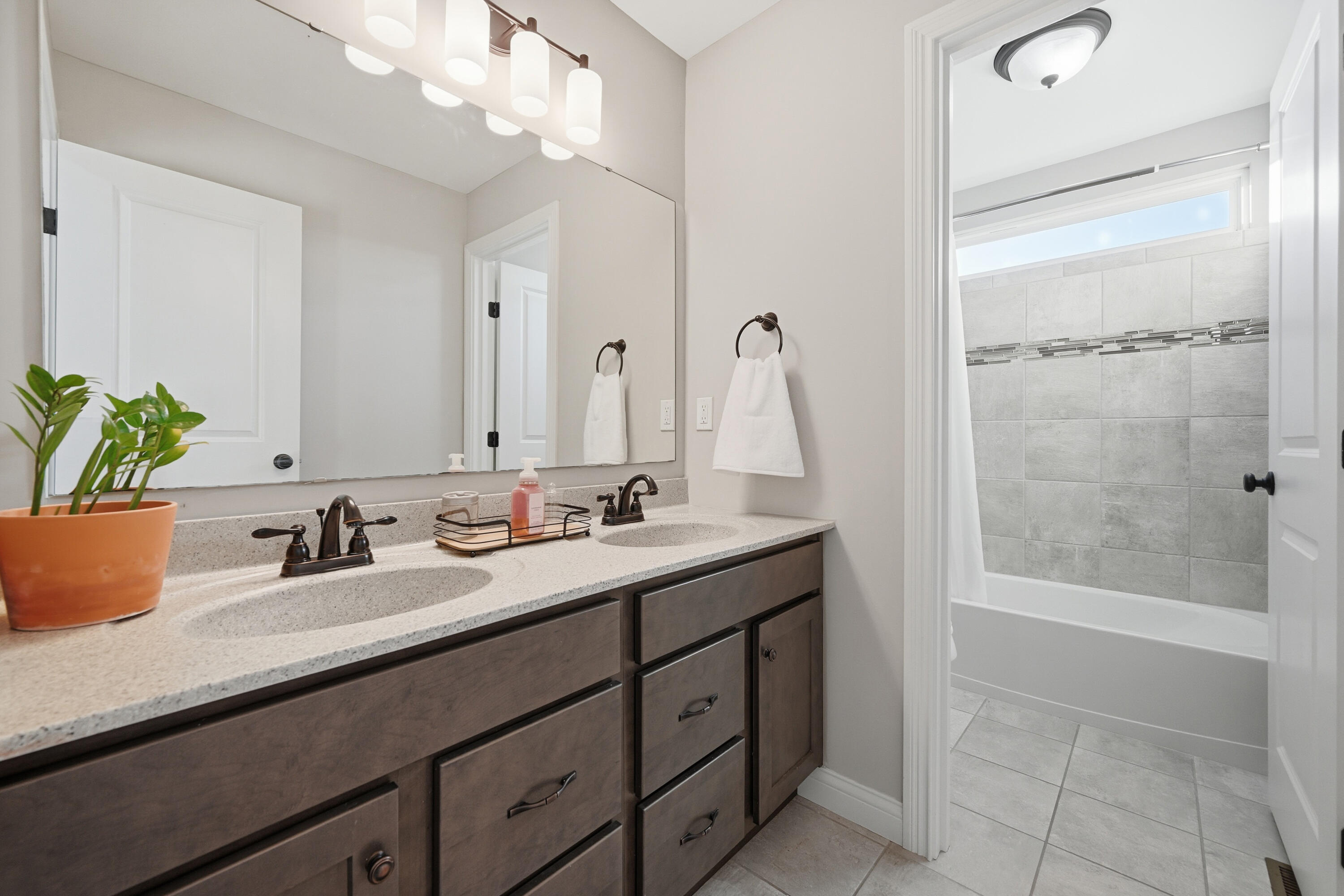 Alexandria, Kentucky, 41001, United States, 4 Bedrooms Bedrooms, ,4 BathroomsBathrooms,Residential,For Sale,1970891