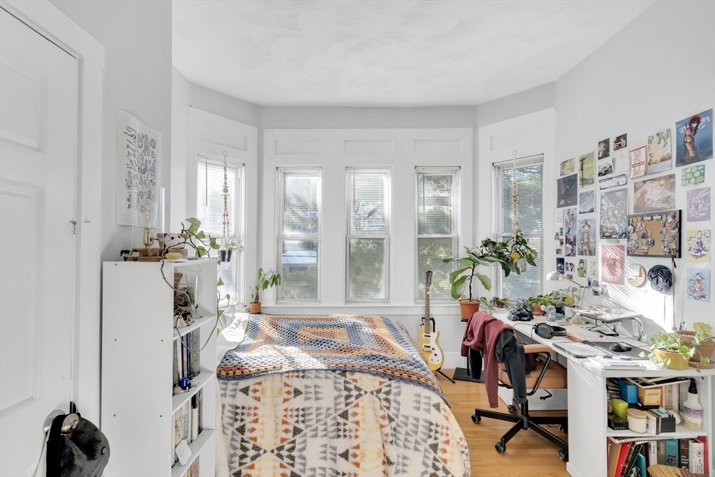 Boston, Massachusetts, 02135, United States, 9 Bedrooms Bedrooms, ,3 BathroomsBathrooms,Residential,For Sale,1896831