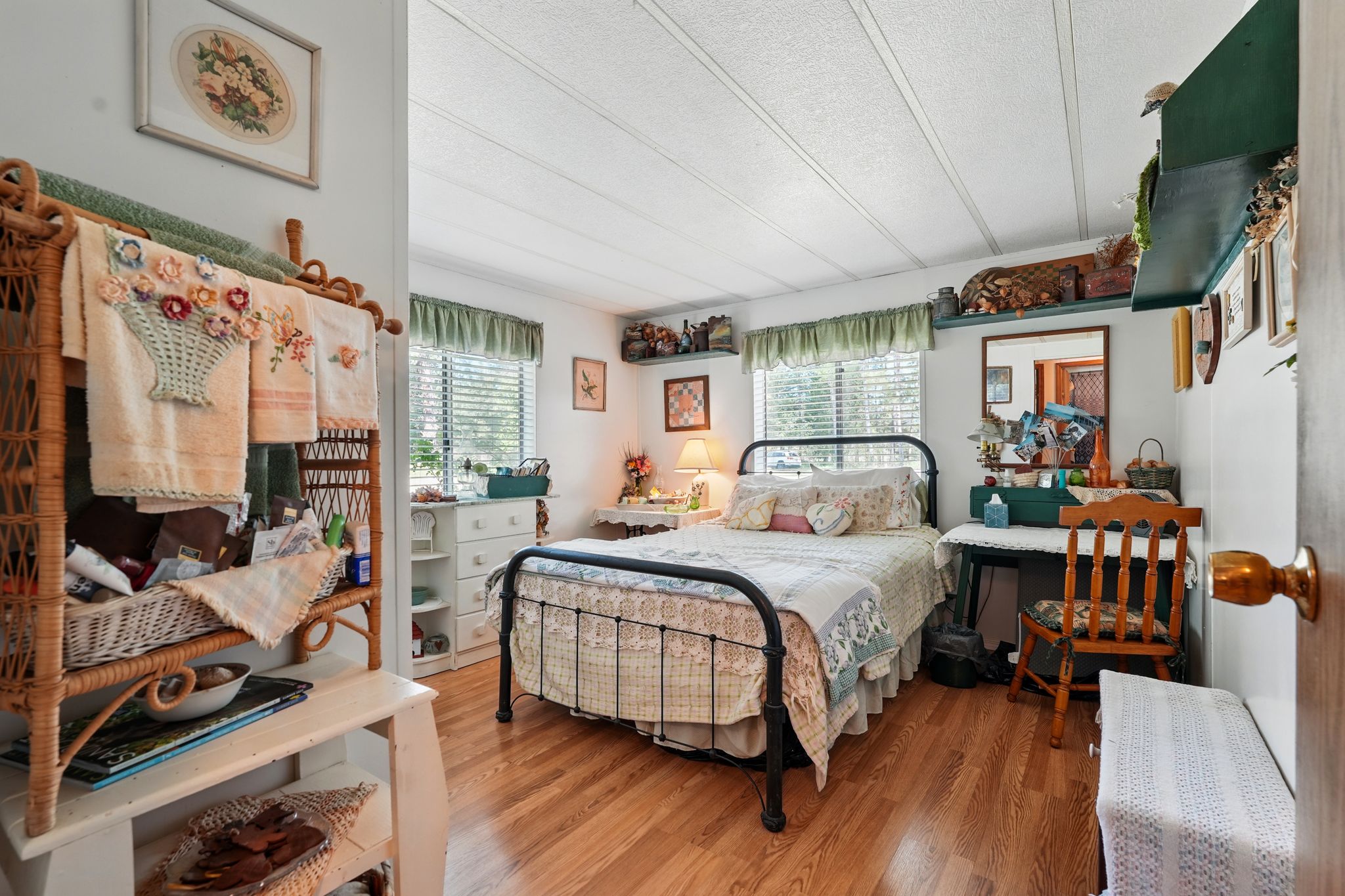 Sagle, Idaho, 83860, United States, 4 Bedrooms Bedrooms, ,2 BathroomsBathrooms,Residential,For Sale,1931932