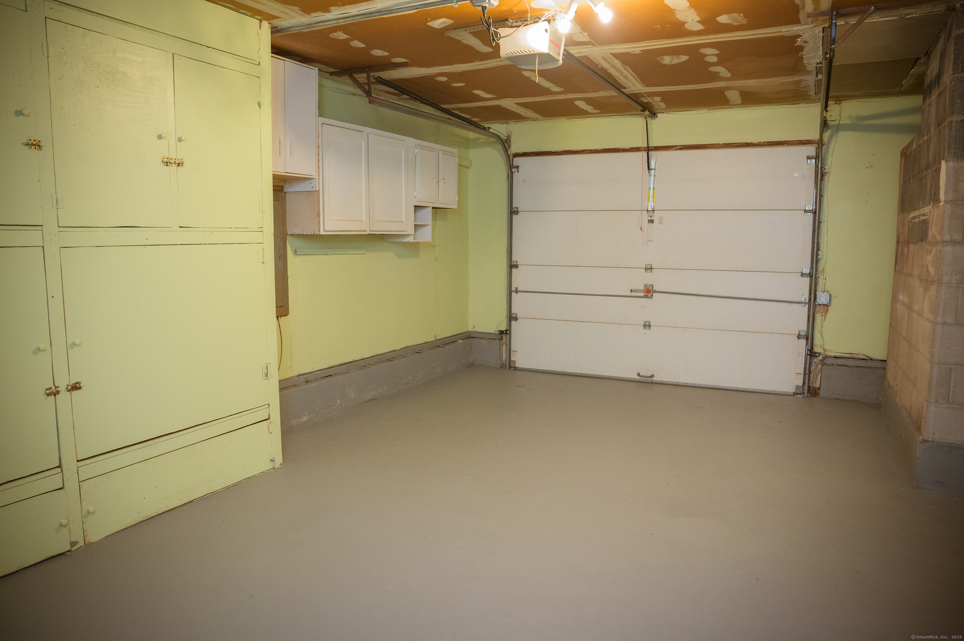 Branford, Connecticut, 06405, United States, 3 Bedrooms Bedrooms, ,2 BathroomsBathrooms,Residential,For Sale,1907106