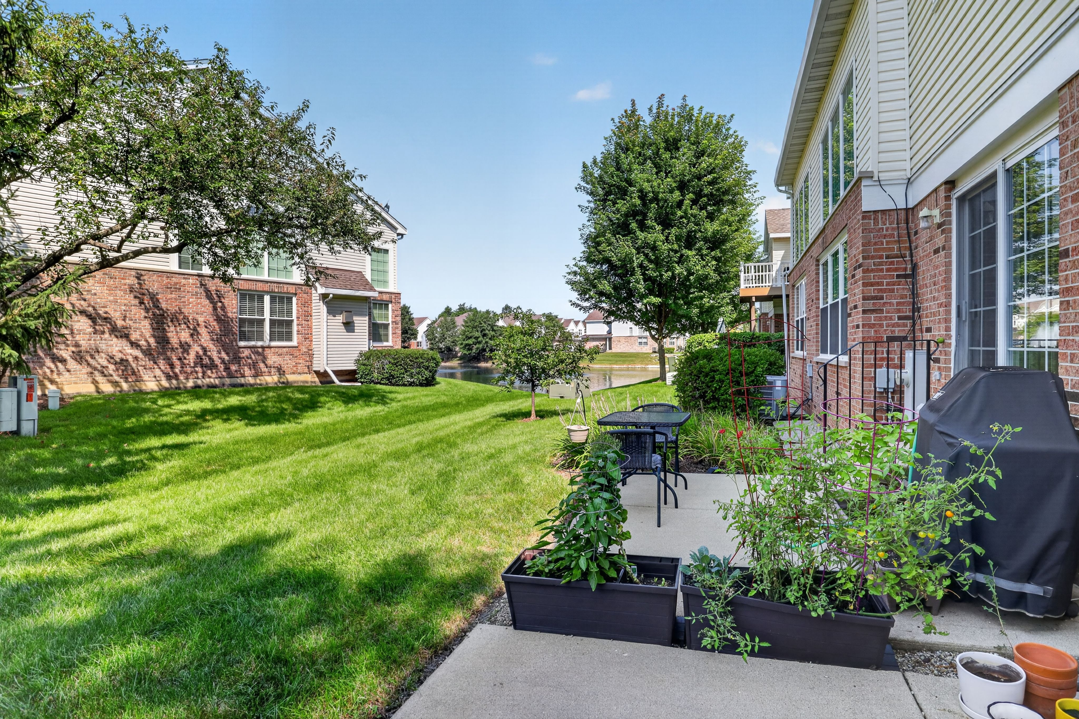  Beautiful Private End-unit Townhome Overlooking a Peaceful Pond - 物件實景