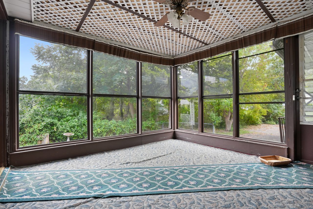 Stratford, Connecticut, 06615, United States, 3 Bedrooms Bedrooms, ,1 BathroomBathrooms,Residential,For Sale,1965569
