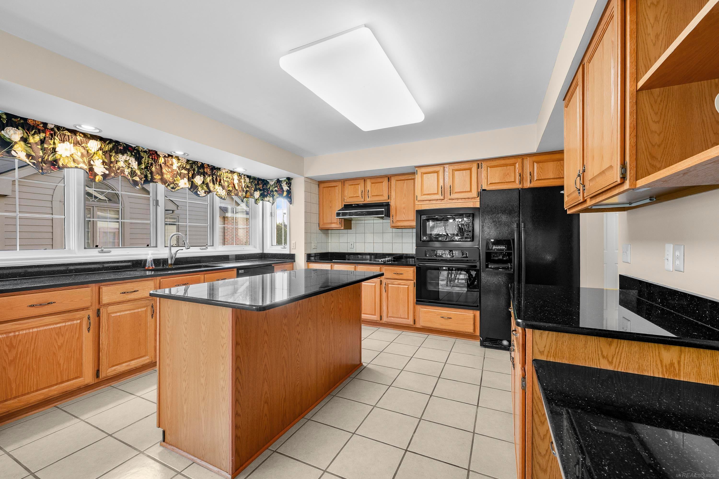 Rochester Hills, Michigan, 48307, United States, 2 Bedrooms Bedrooms, ,4 BathroomsBathrooms,Residential,For Sale,1979749