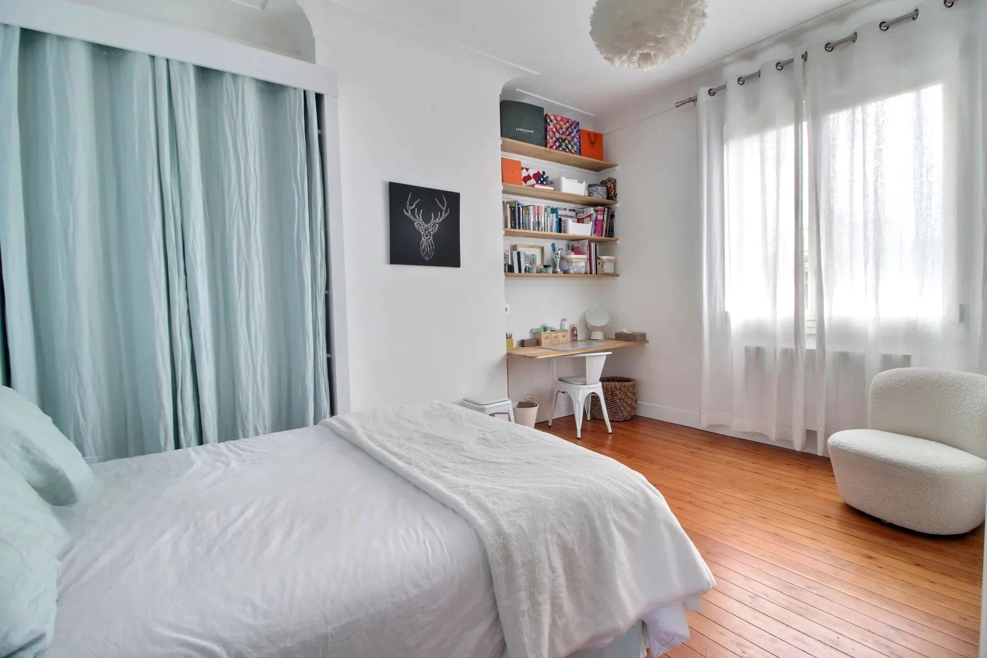 Bordeaux, New Aquitaine, 33000, FR, 3 Bedrooms Bedrooms, ,3 BathroomsBathrooms,Residential,For Sale,1679065