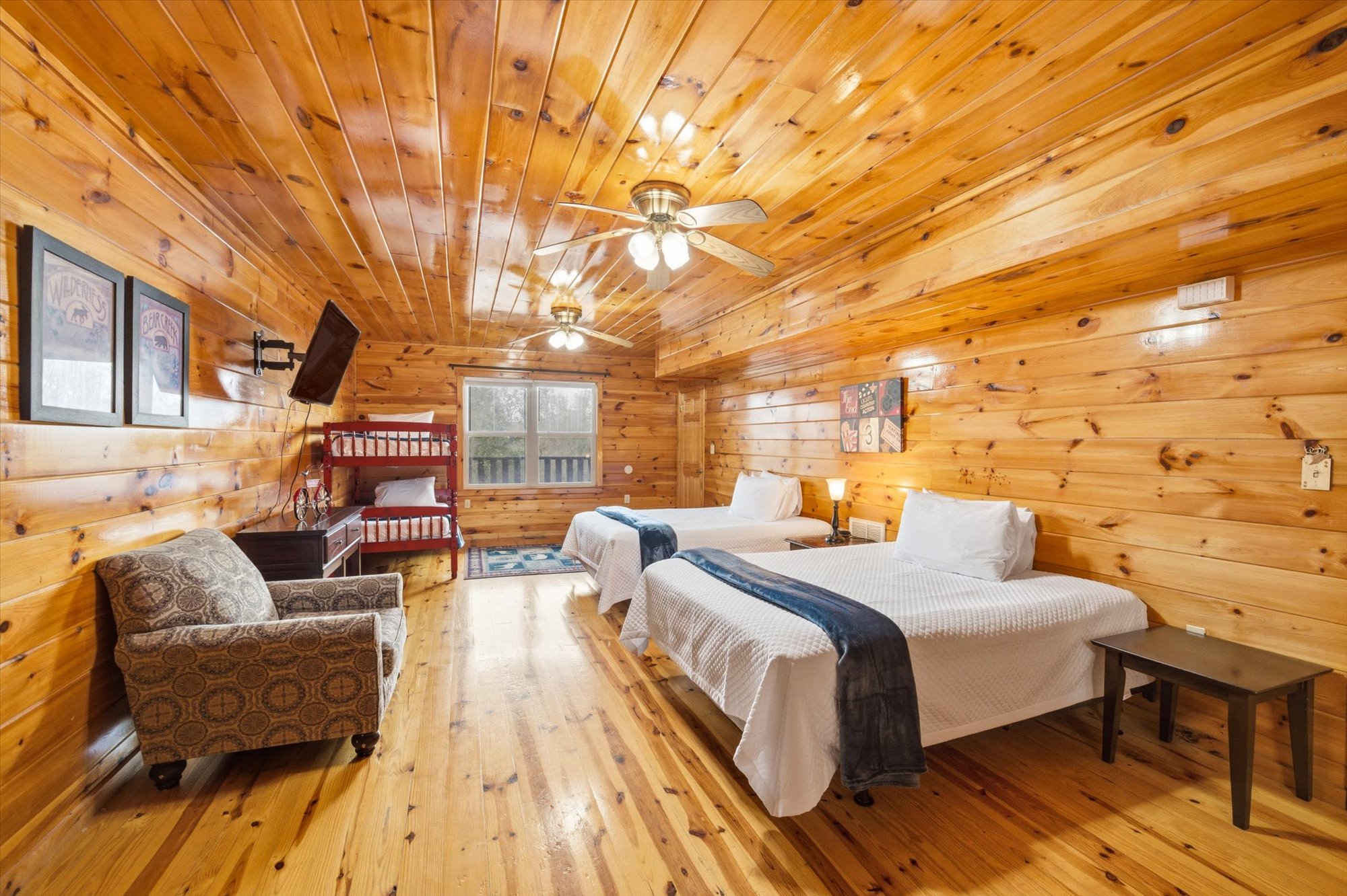 Sevierville, Tennessee, 37876-3406, United States, 3 Bedrooms Bedrooms, ,5 BathroomsBathrooms,Residential,For Sale,2049447