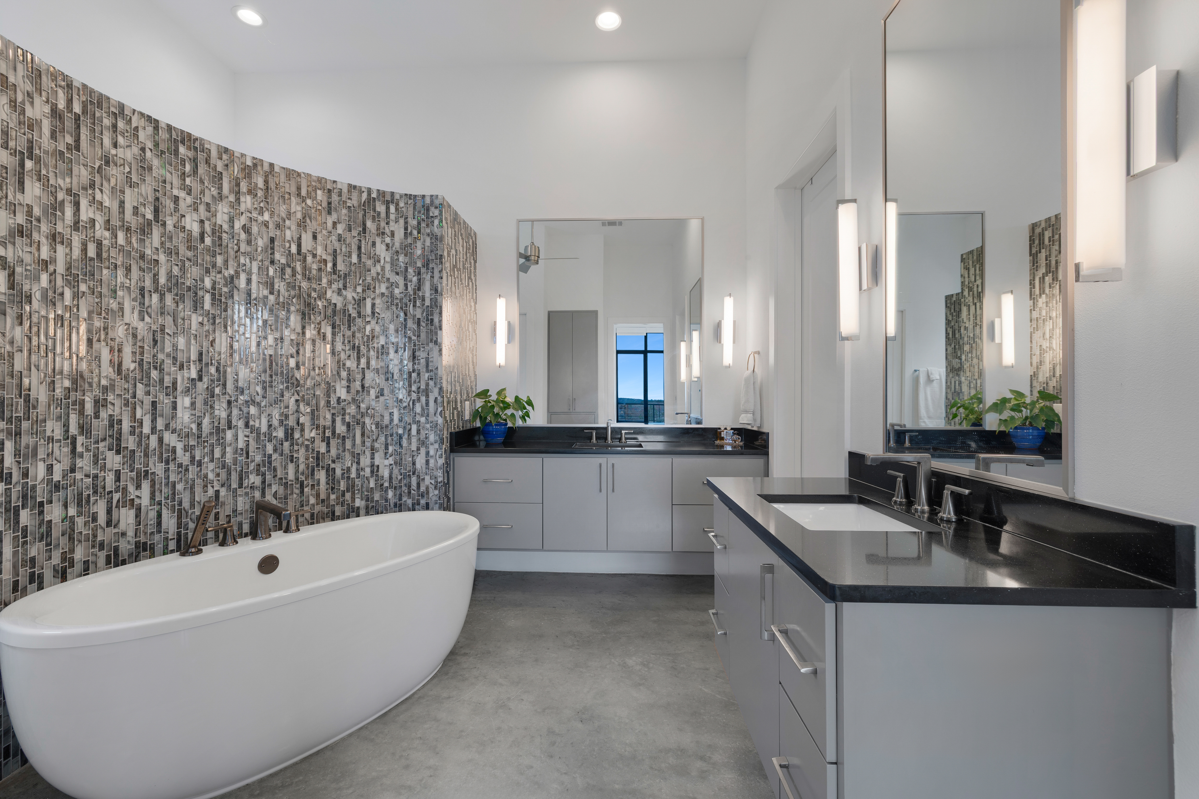  Custom Contemporary with Designer Finishes - 物件實景