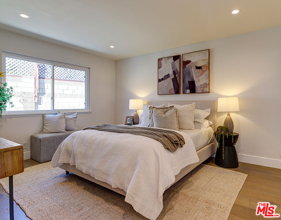 Huntington Beach, California, 92649, United States, 3 Bedrooms Bedrooms, ,2 BathroomsBathrooms,Residential,For Sale,2003446