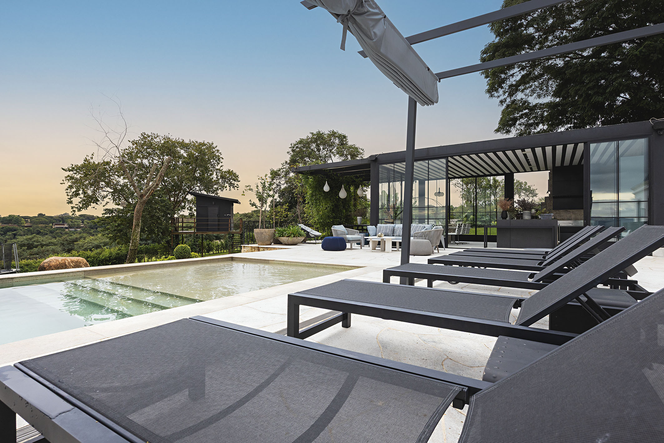  French-Inspired Residence on an Expansive Estate at Fazenda Boa Vista - 物件實景