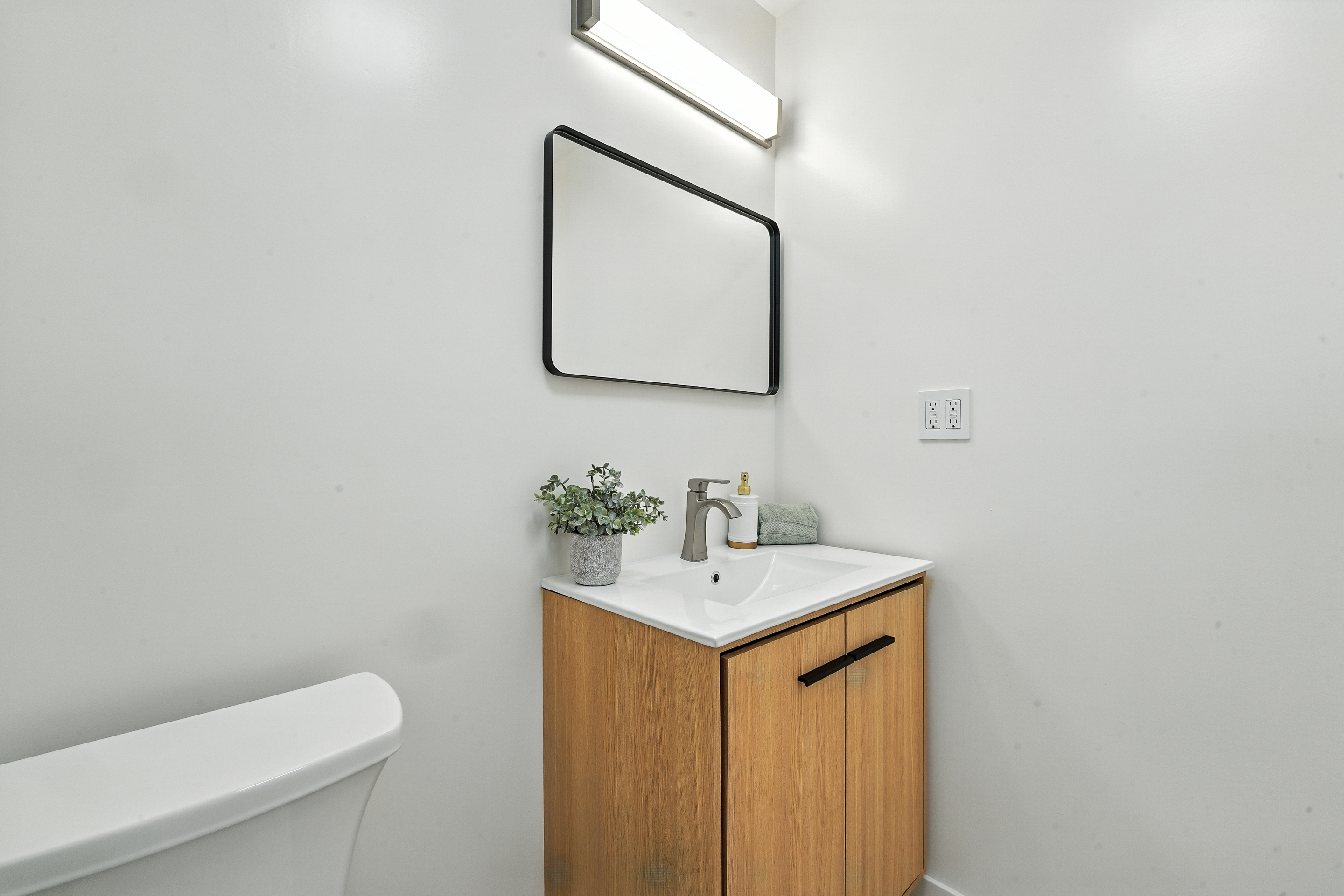 Los Angeles, California, 90042, United States, 3 Bedrooms Bedrooms, ,3 BathroomsBathrooms,Residential,For Sale,1909729