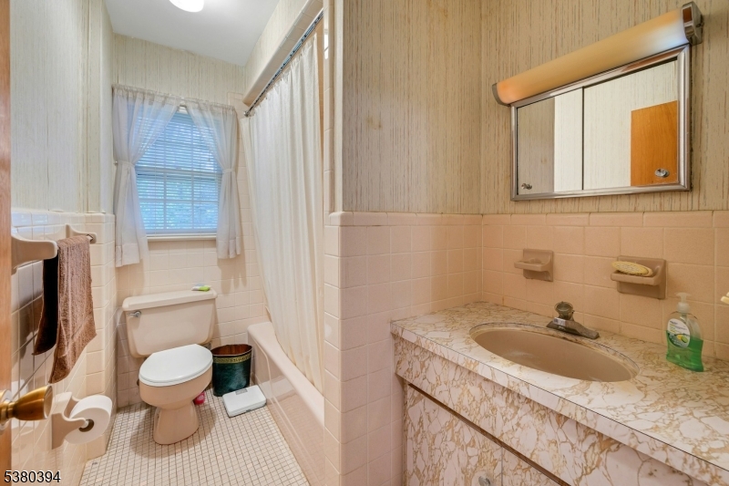 Springfield Twp., New Jersey, 07081, United States, 3 Bedrooms Bedrooms, ,3 BathroomsBathrooms,Residential,For Sale,1924750