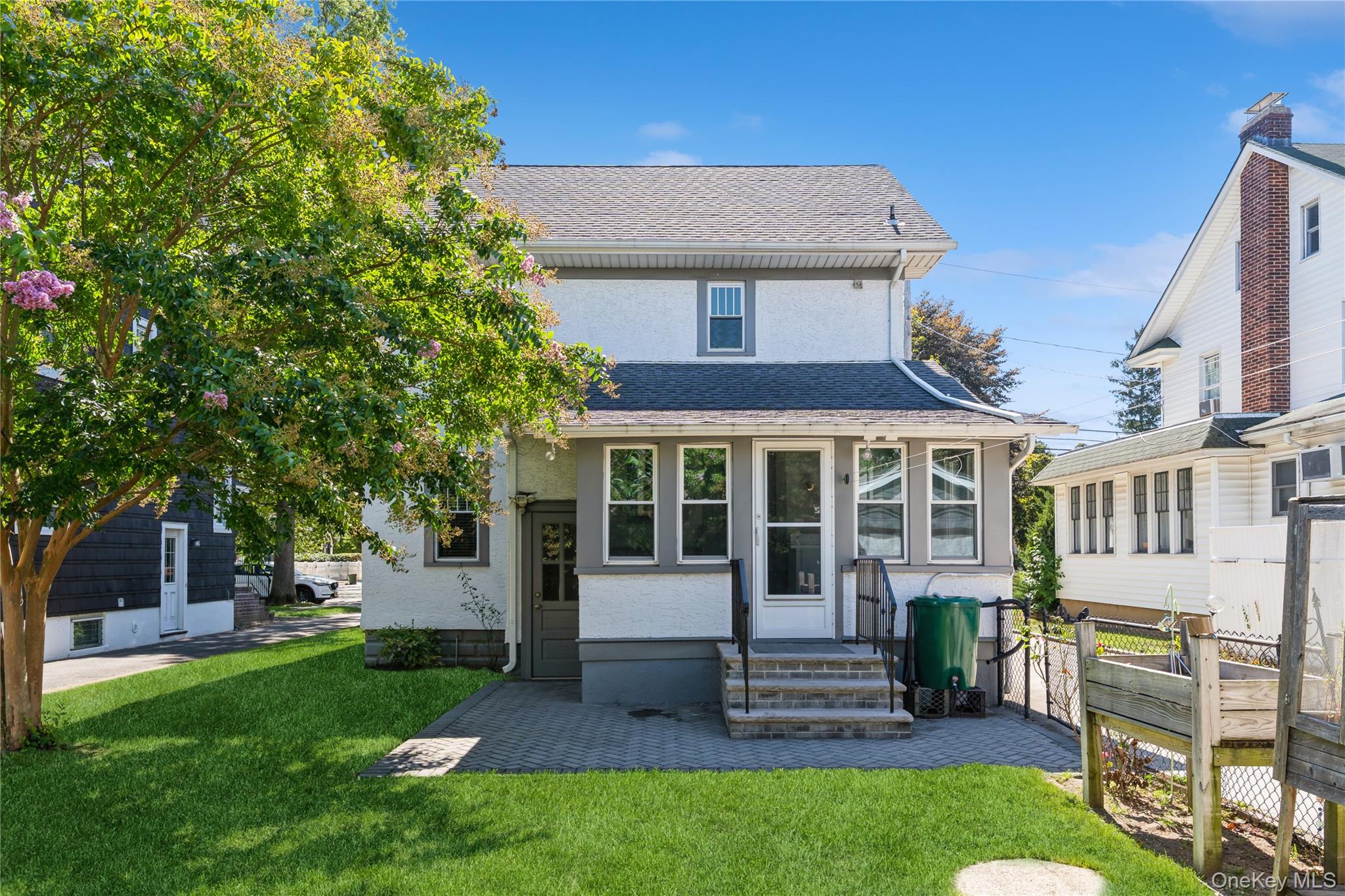 Lynbrook, New York, 11563, United States, 3 Bedrooms Bedrooms, ,2 BathroomsBathrooms,Residential,For Sale,1941758
