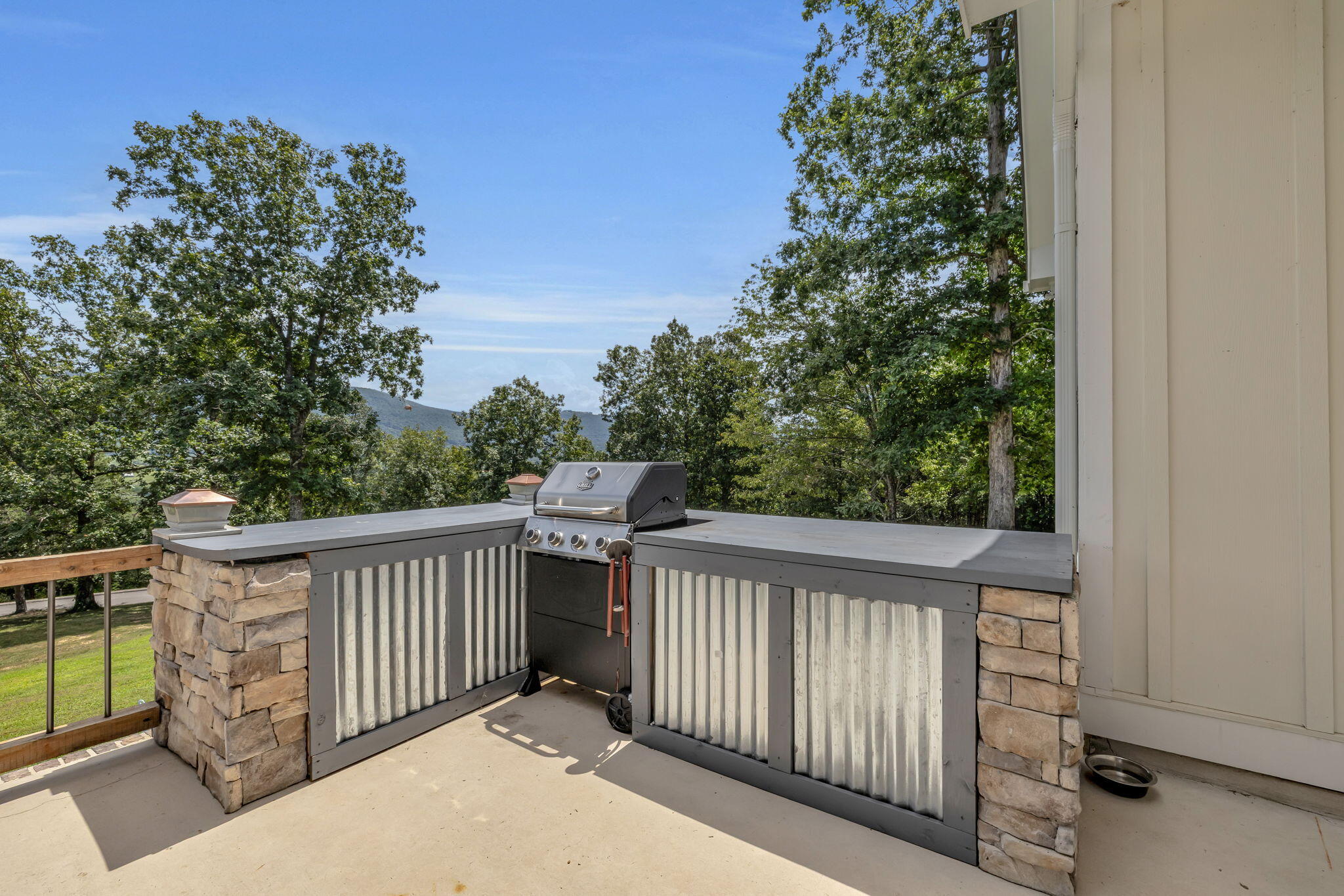Dunlap, Tennessee, 37327, United States, 4 Bedrooms Bedrooms, ,4 BathroomsBathrooms,Residential,For Sale,1914662