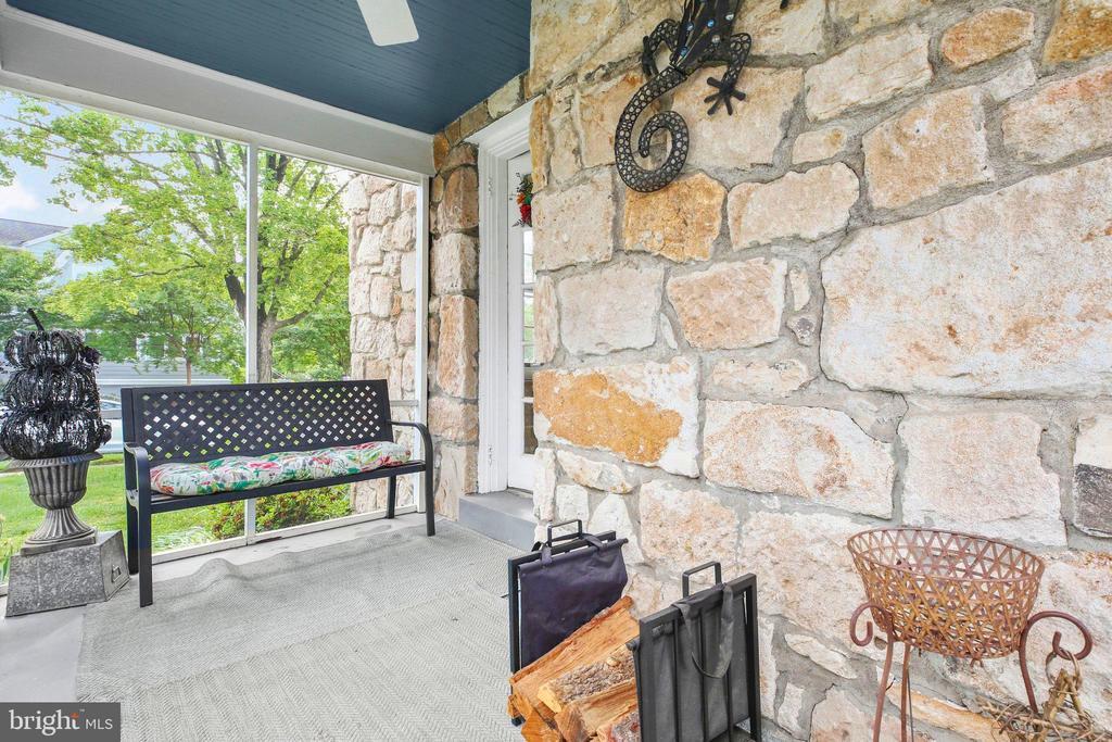 Fredericksburg, Virginia, 22401, United States, 4 Bedrooms Bedrooms, ,2 BathroomsBathrooms,Residential,For Sale,1826966